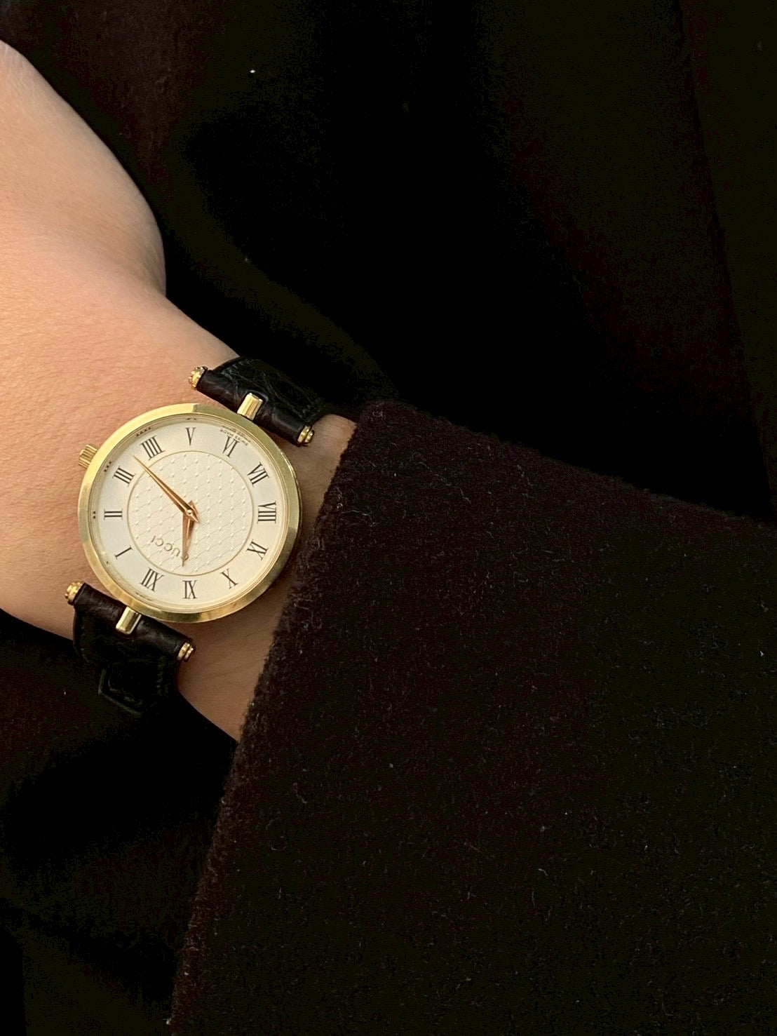 Gucci 2040M white dial c.3979