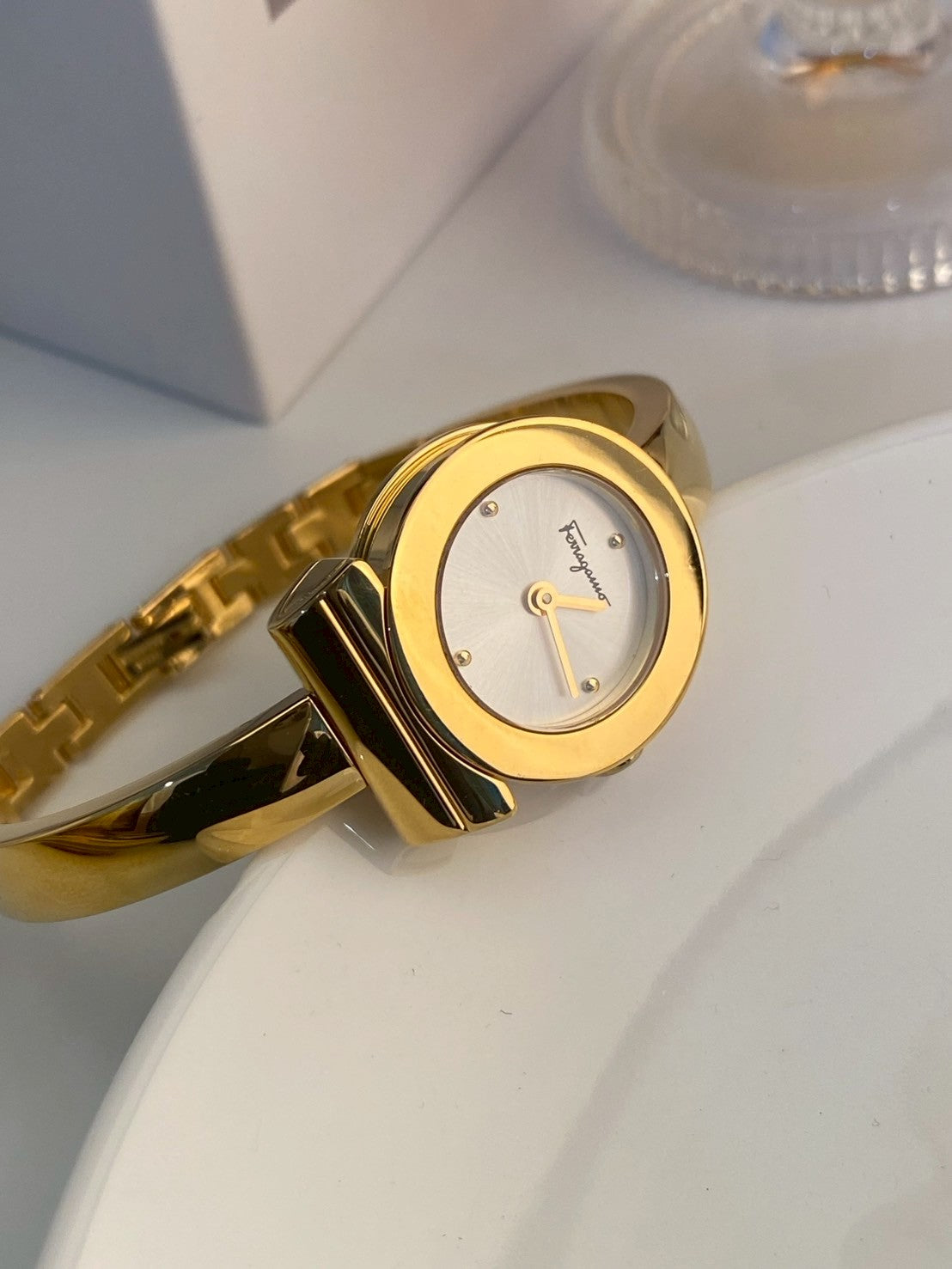 Ferragamo watch gold c.1251