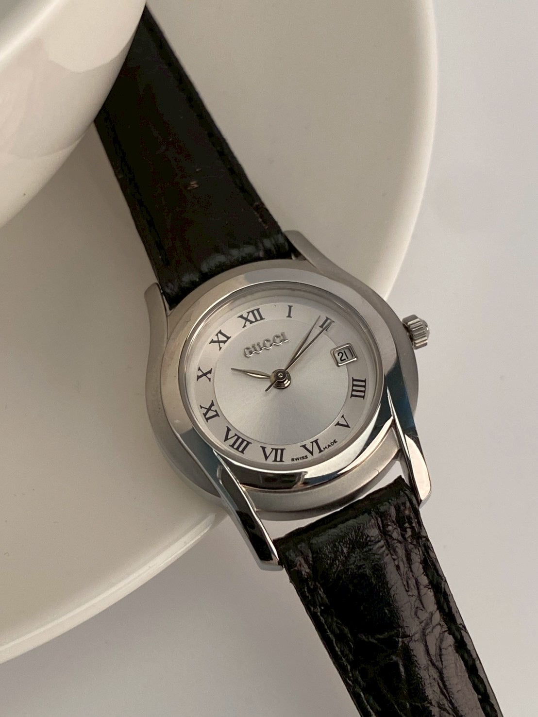 Gucci 5500l silver dial watch