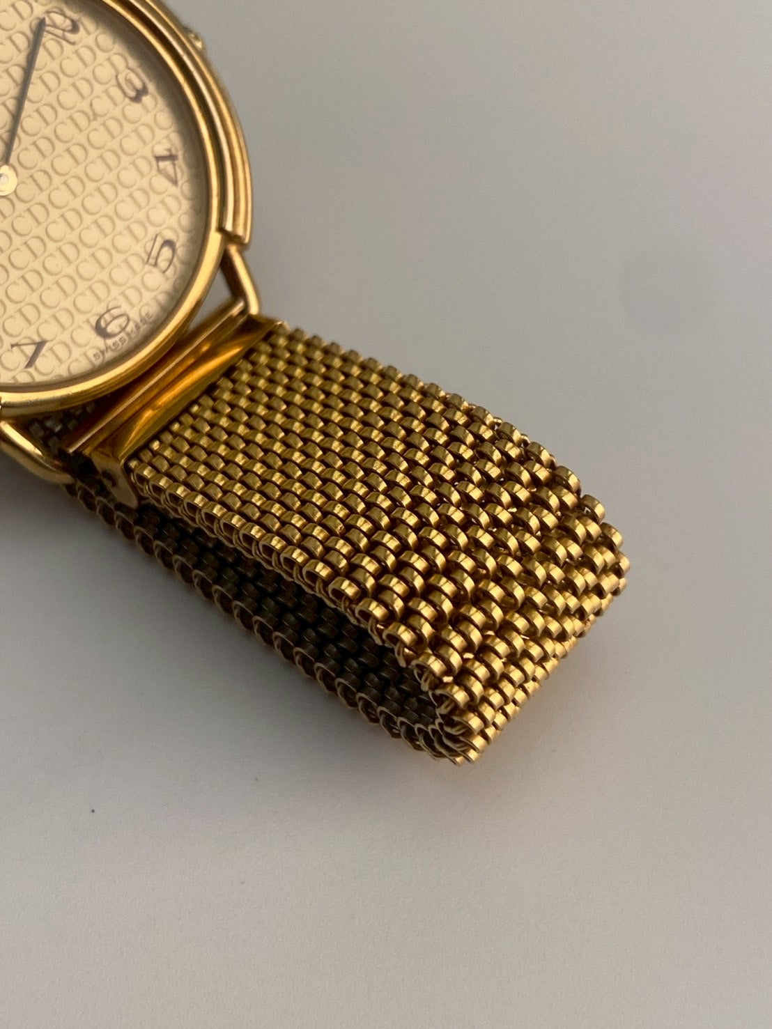 Dior 59 121 logo dial gold watch