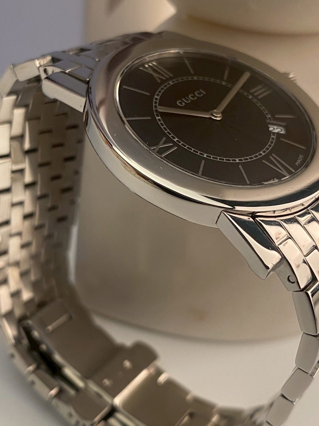 Gucci black dial men 5200M c.4751