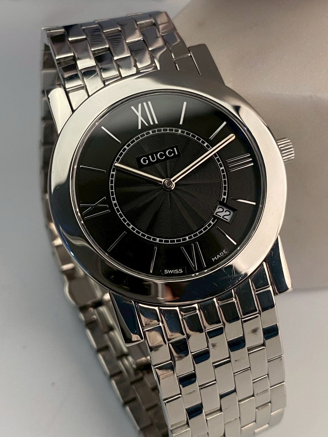 Gucci black dial men 5200M c.4751