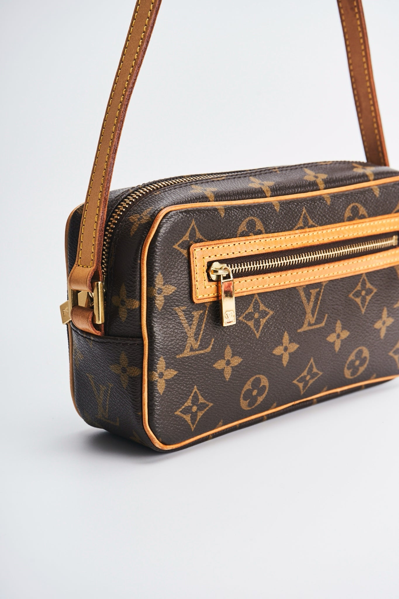 Louis vuitton cite pm size
