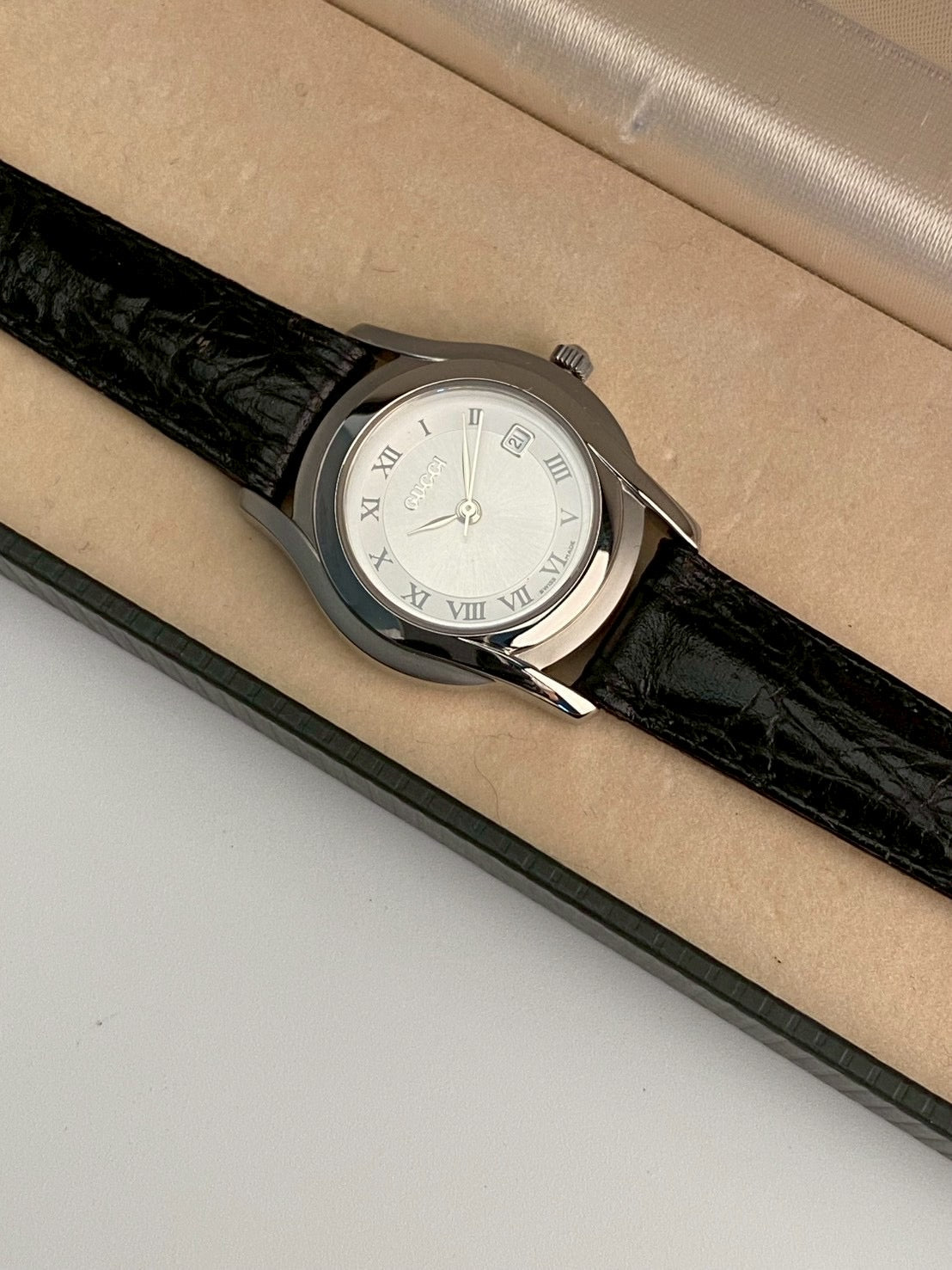 Gucci 5500l silver dial watch