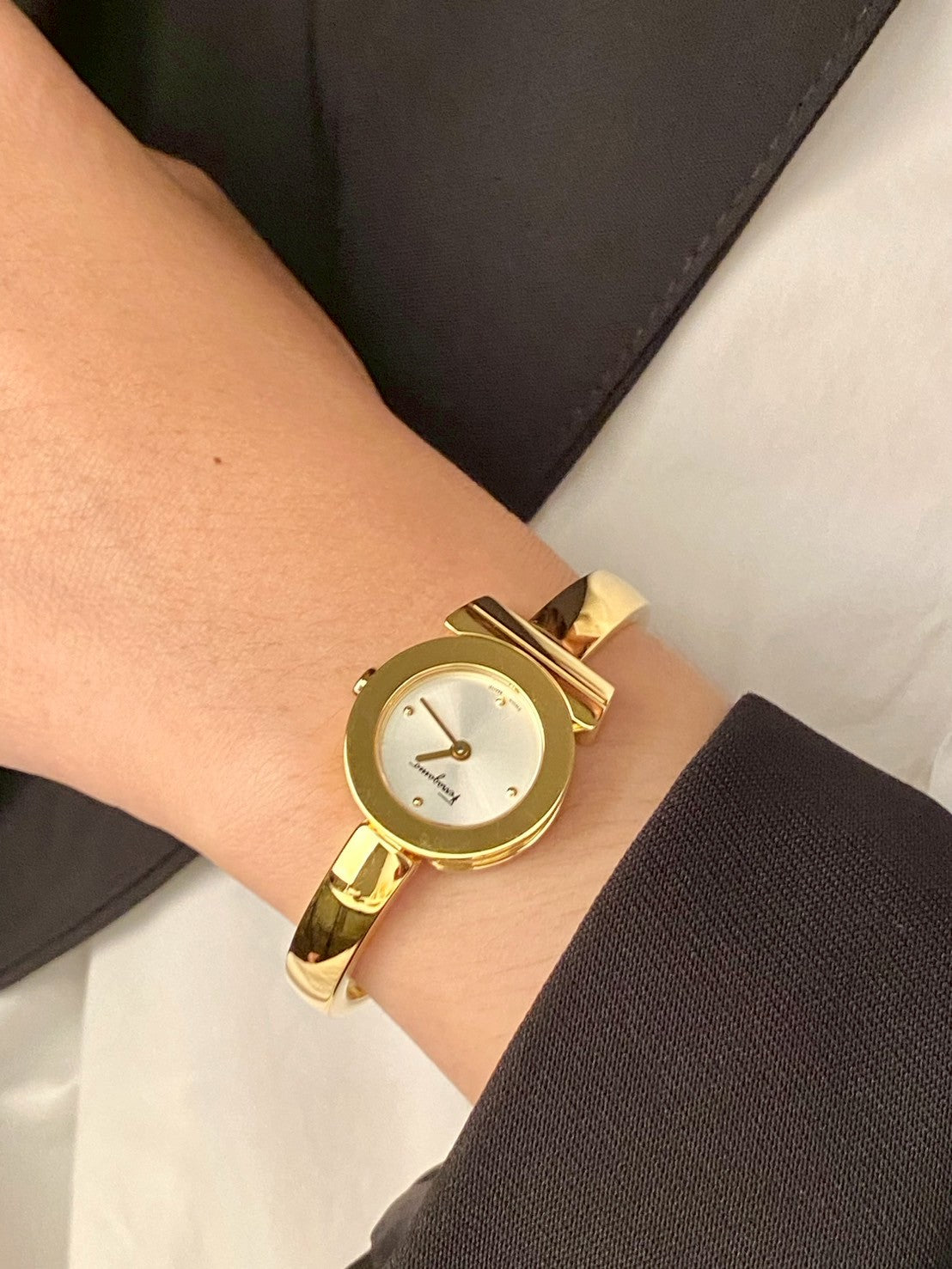 Ferragamo watch gold c.1251