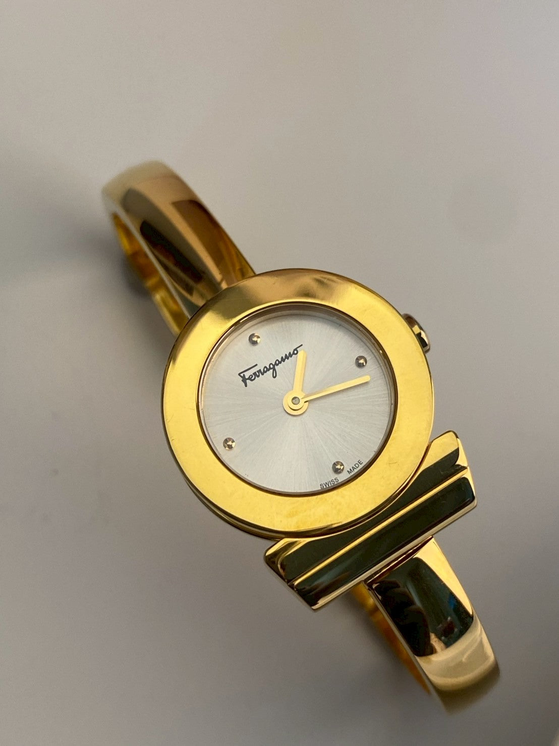 Ferragamo watch gold c.1251