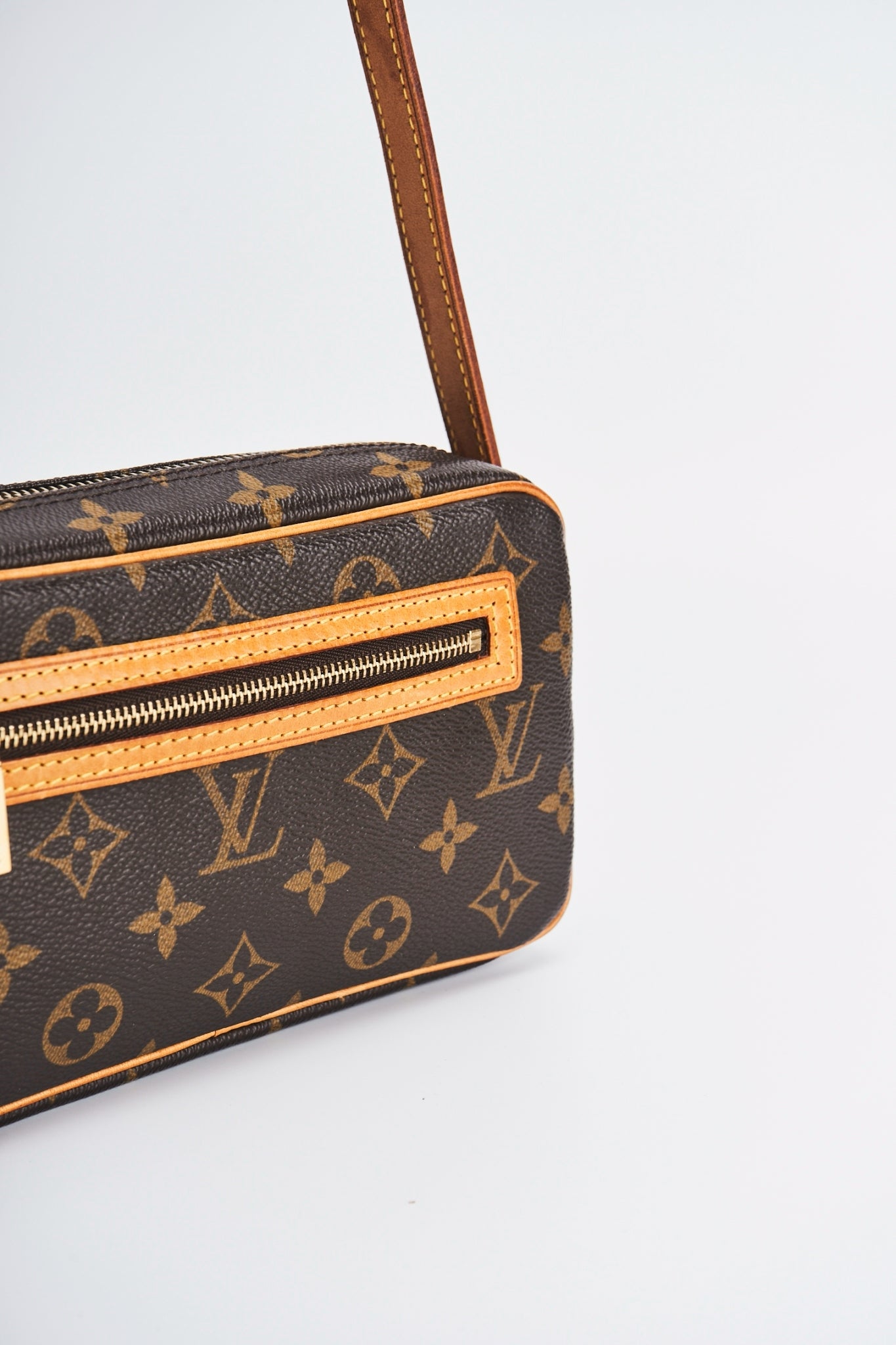 Louis vuitton cite pm size