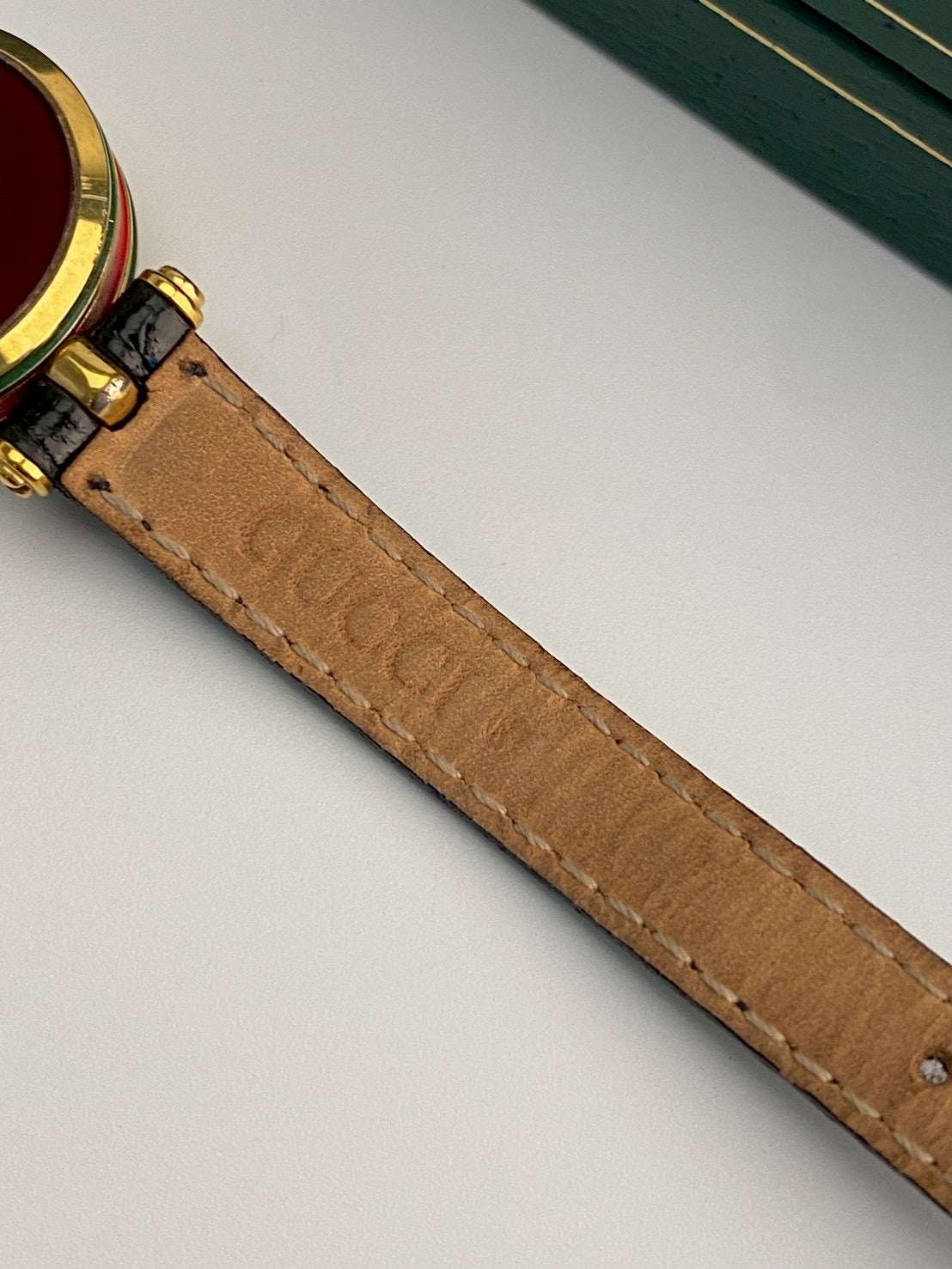 Gucci 2000m cream watch