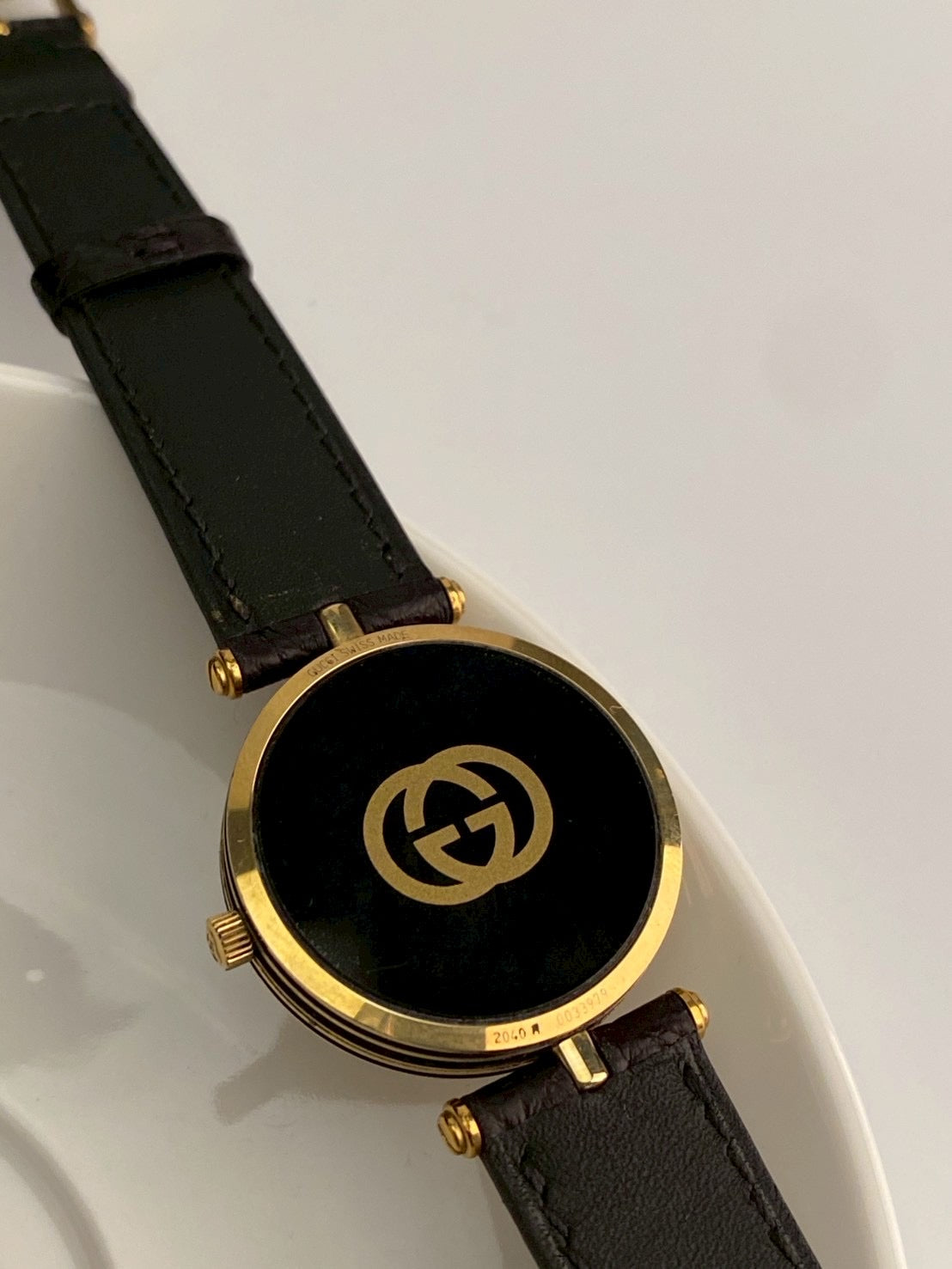 Gucci 2040M white dial c.3979