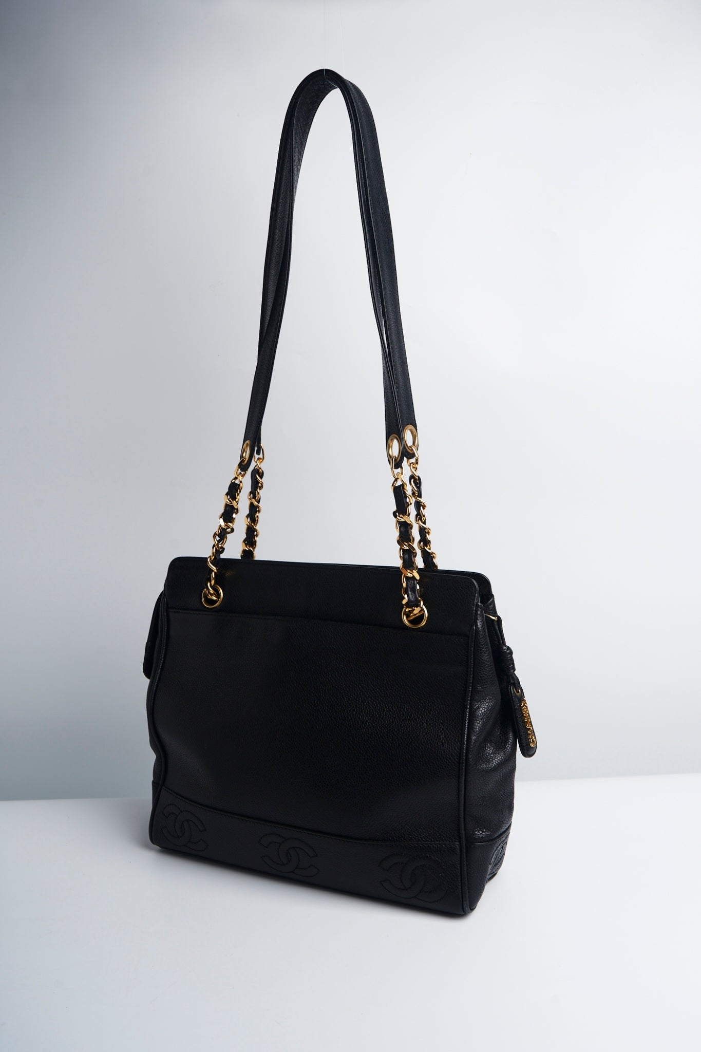Chanel cc logo chain bag