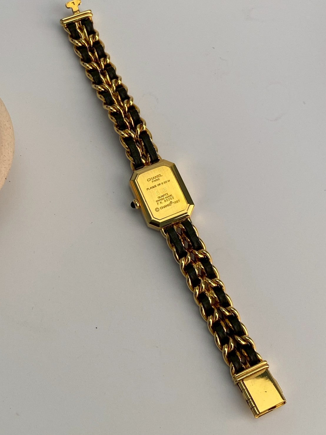 Chanel premiea size L c.5252