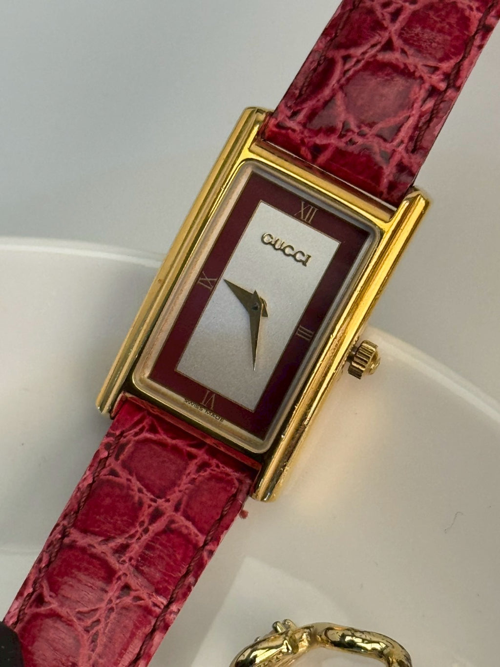 gucci 2600L rad dial. c.8275