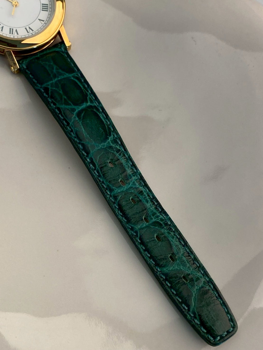 Gucci 7200M green strap date watch