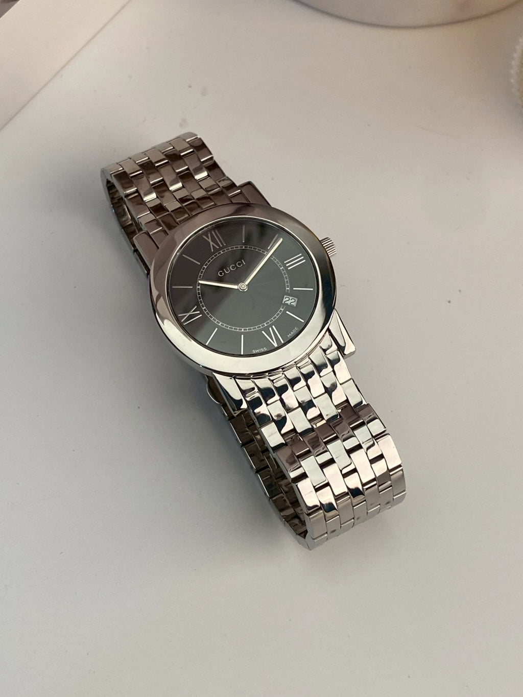 Gucci black dial men 5200M c.4751