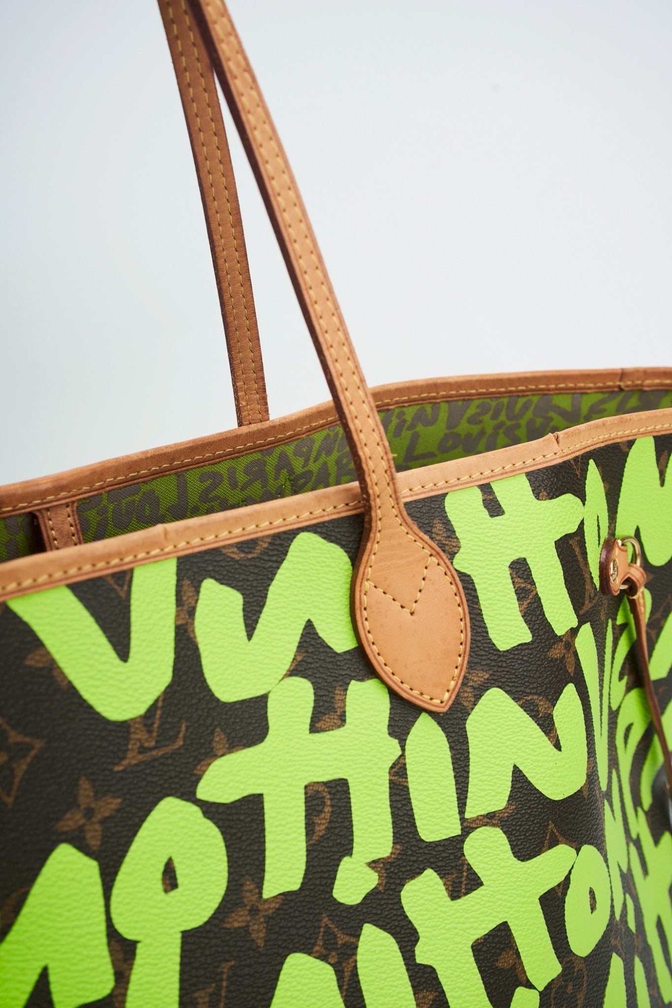 Lv graffiti neverfull green gm