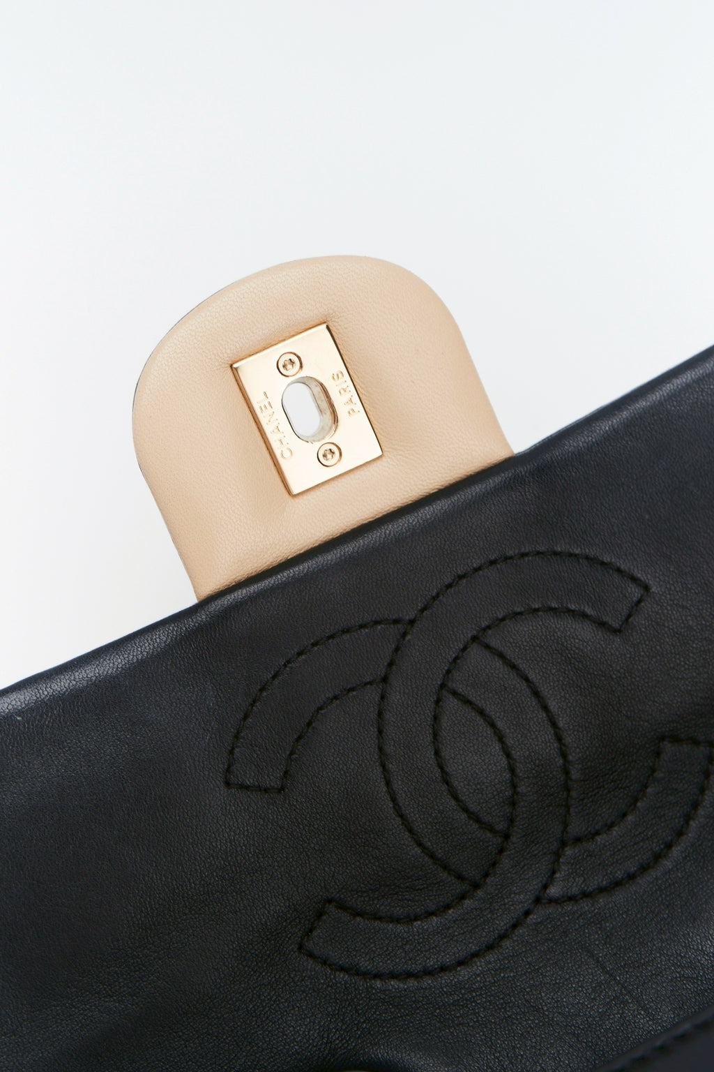 ChanelQuilted Graphic Flap bag