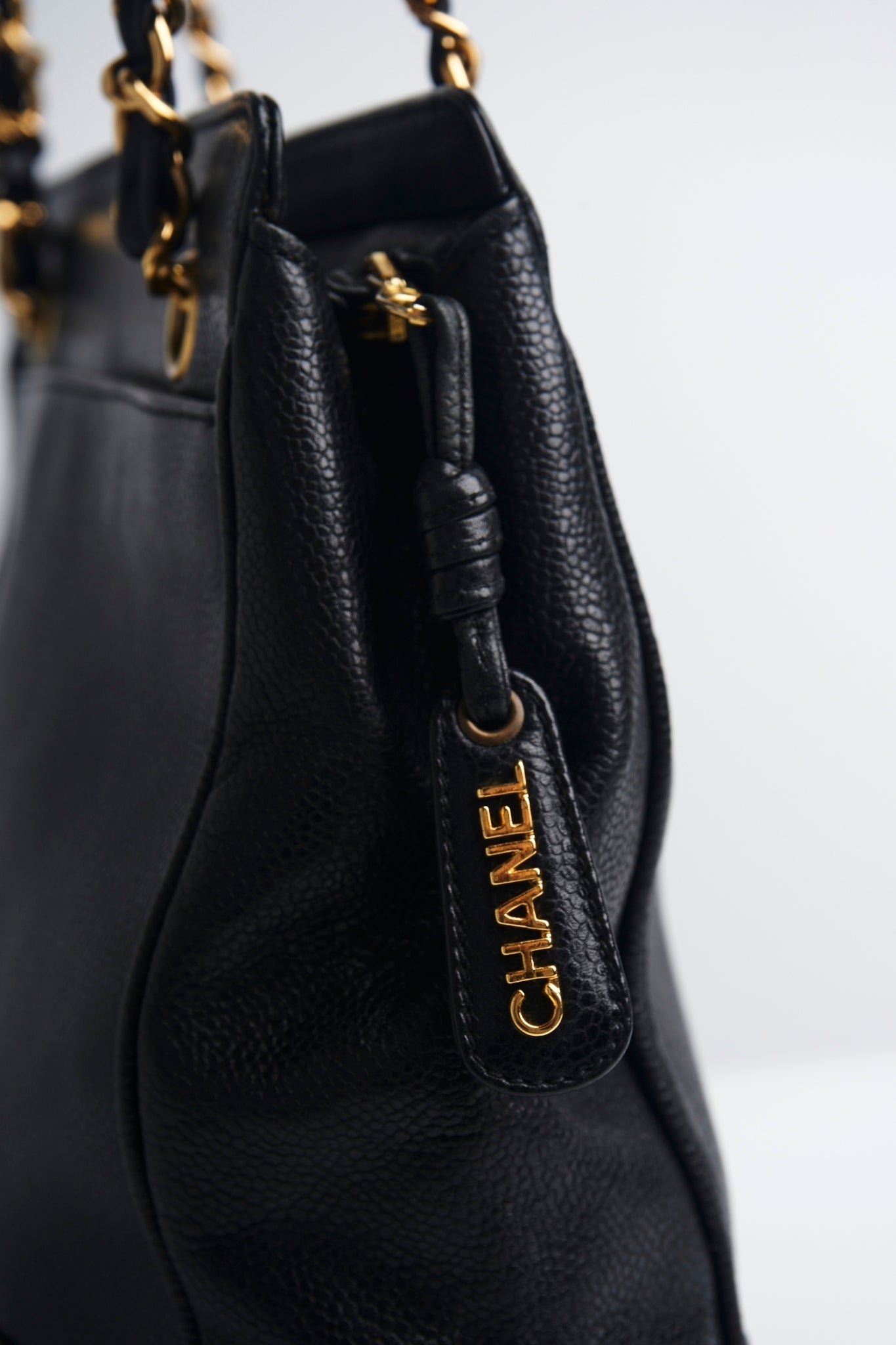 Chanel cc logo chain bag