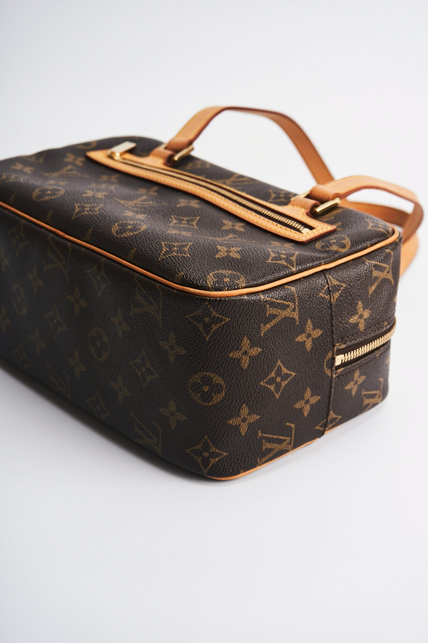 Louis vuitton cite mm size