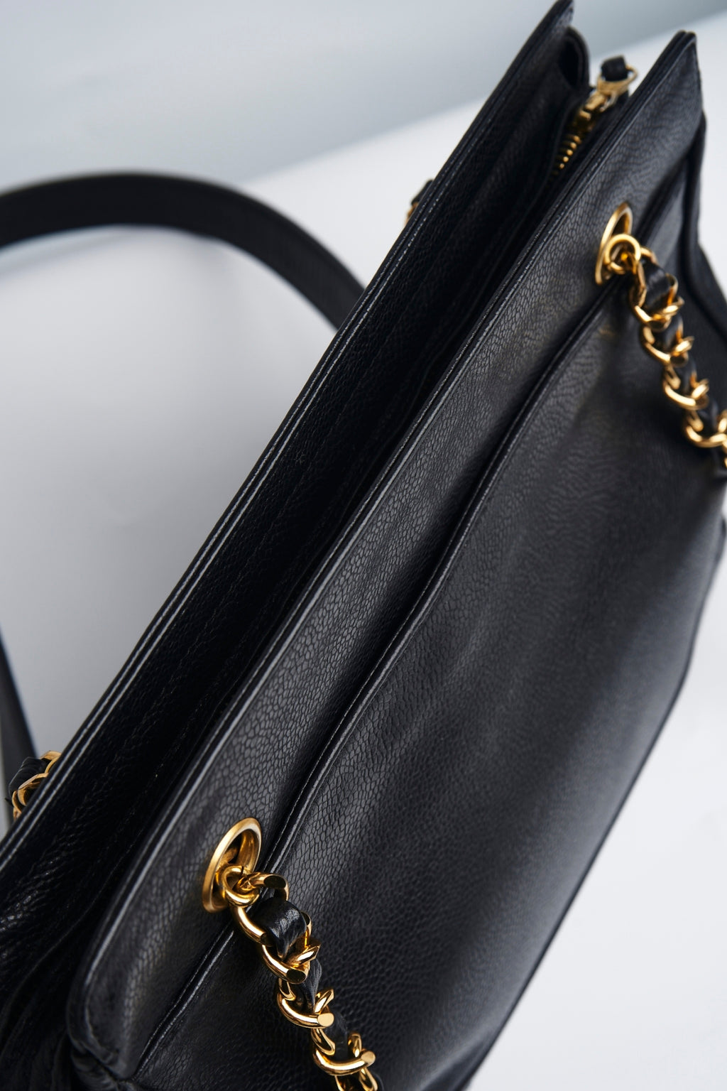 Chanel cc logo chain bag