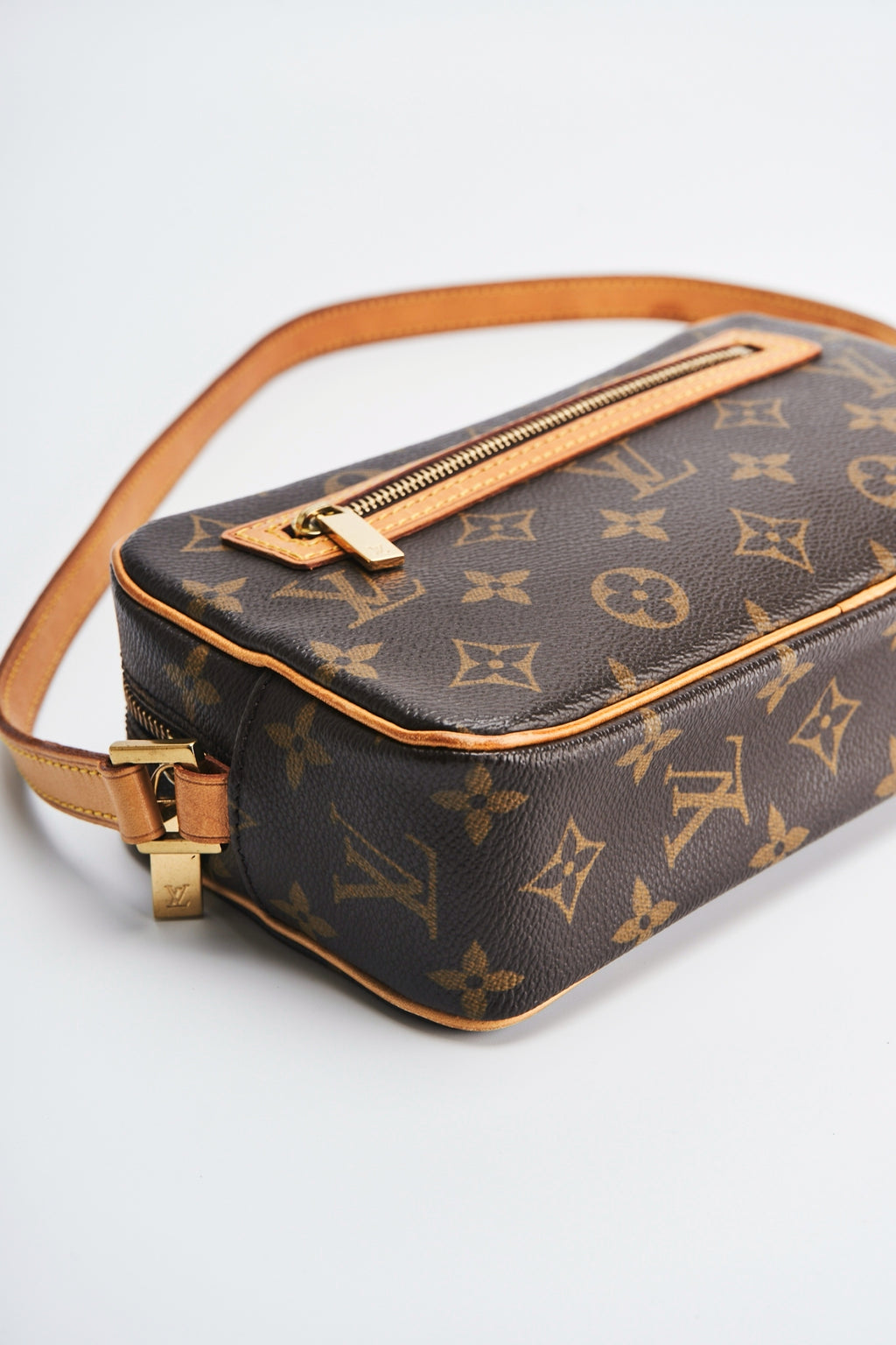 Louis vuitton cite pm size