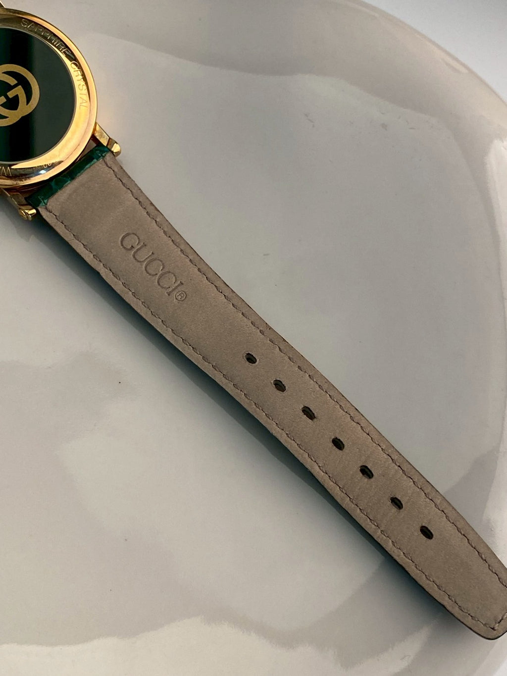 Gucci 7200M green strap date watch