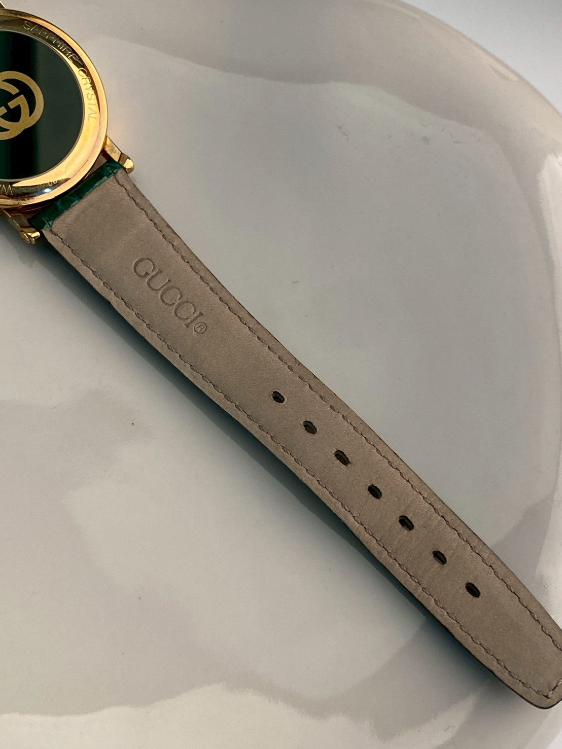 Gucci 7200M green strap date watch