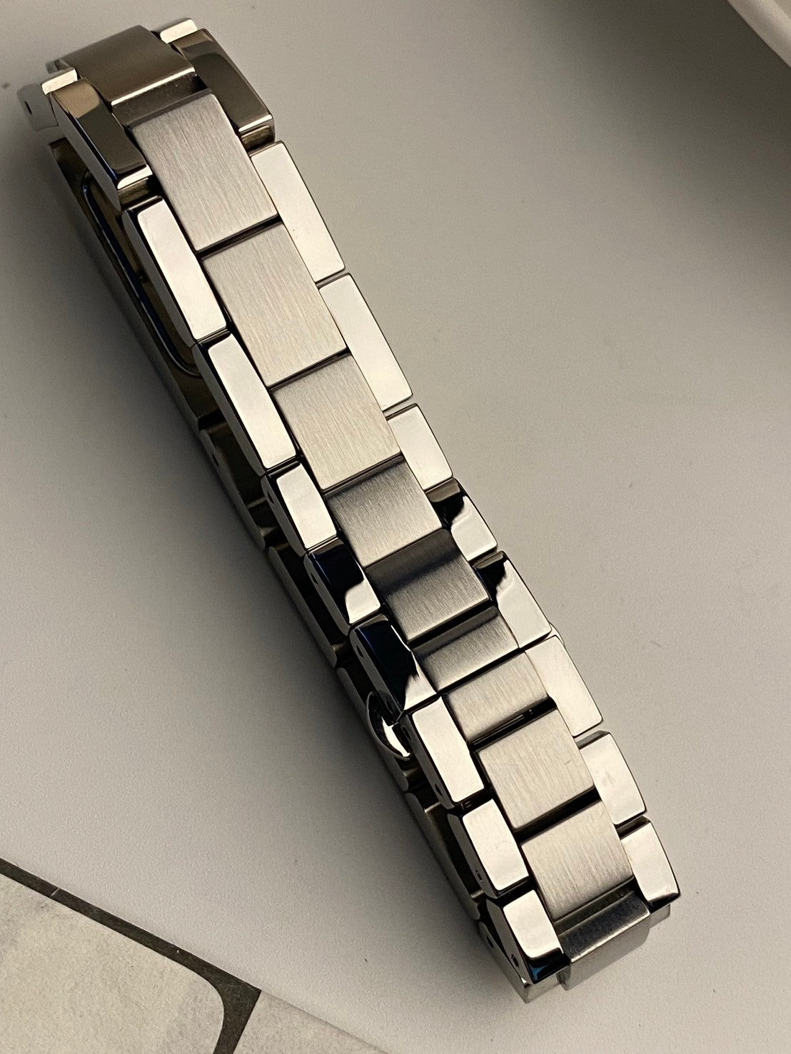 Gucci 4600L black dial