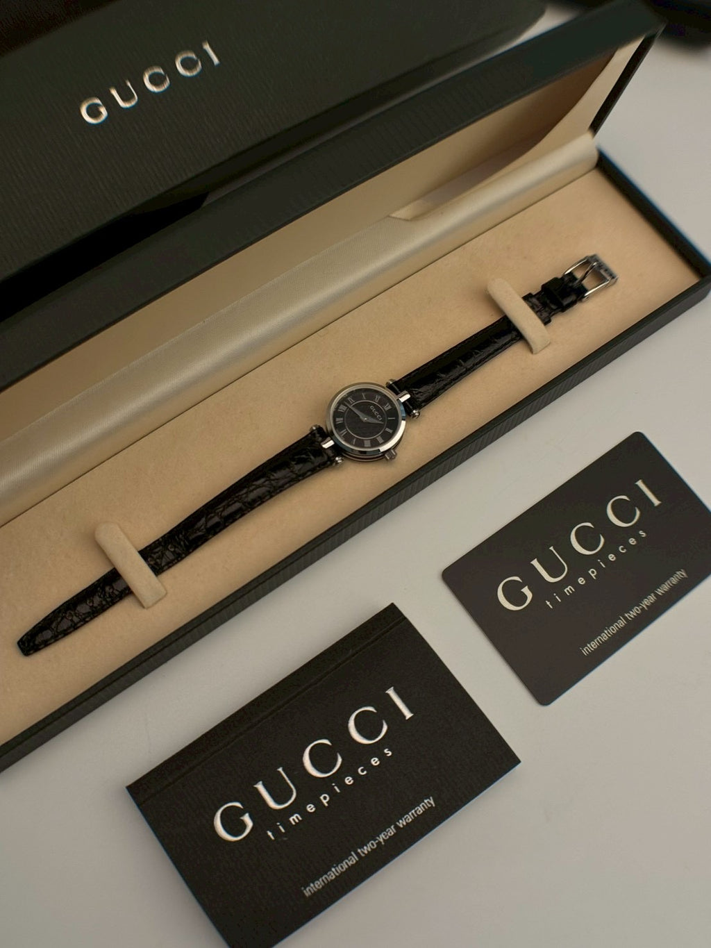 Gucci 2040L black dial c.9090
