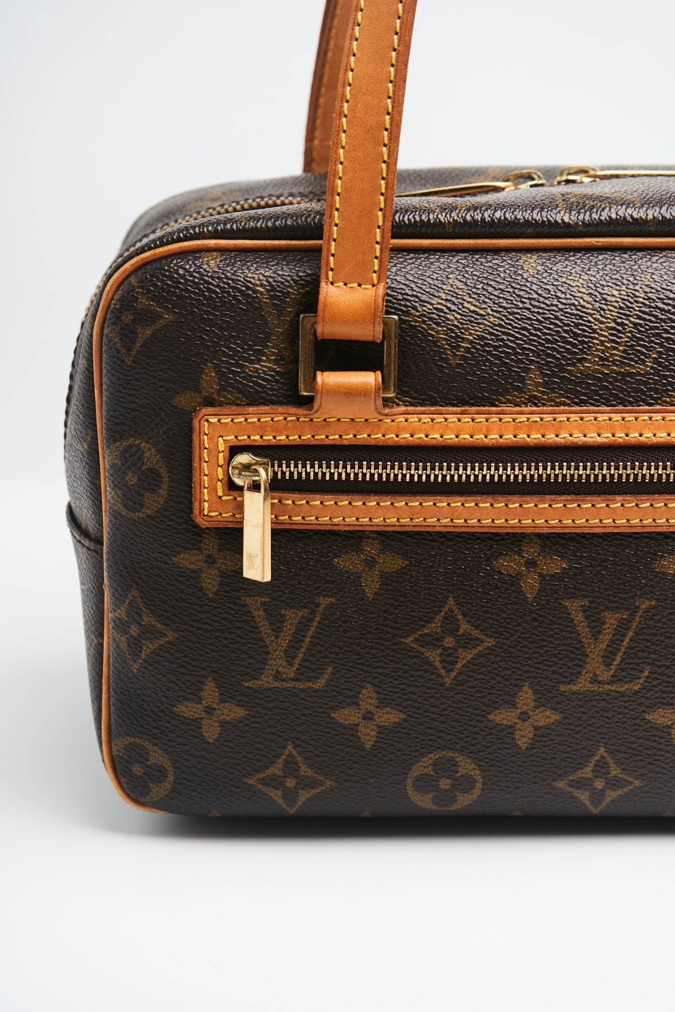 Louis vuitton Cite mm size