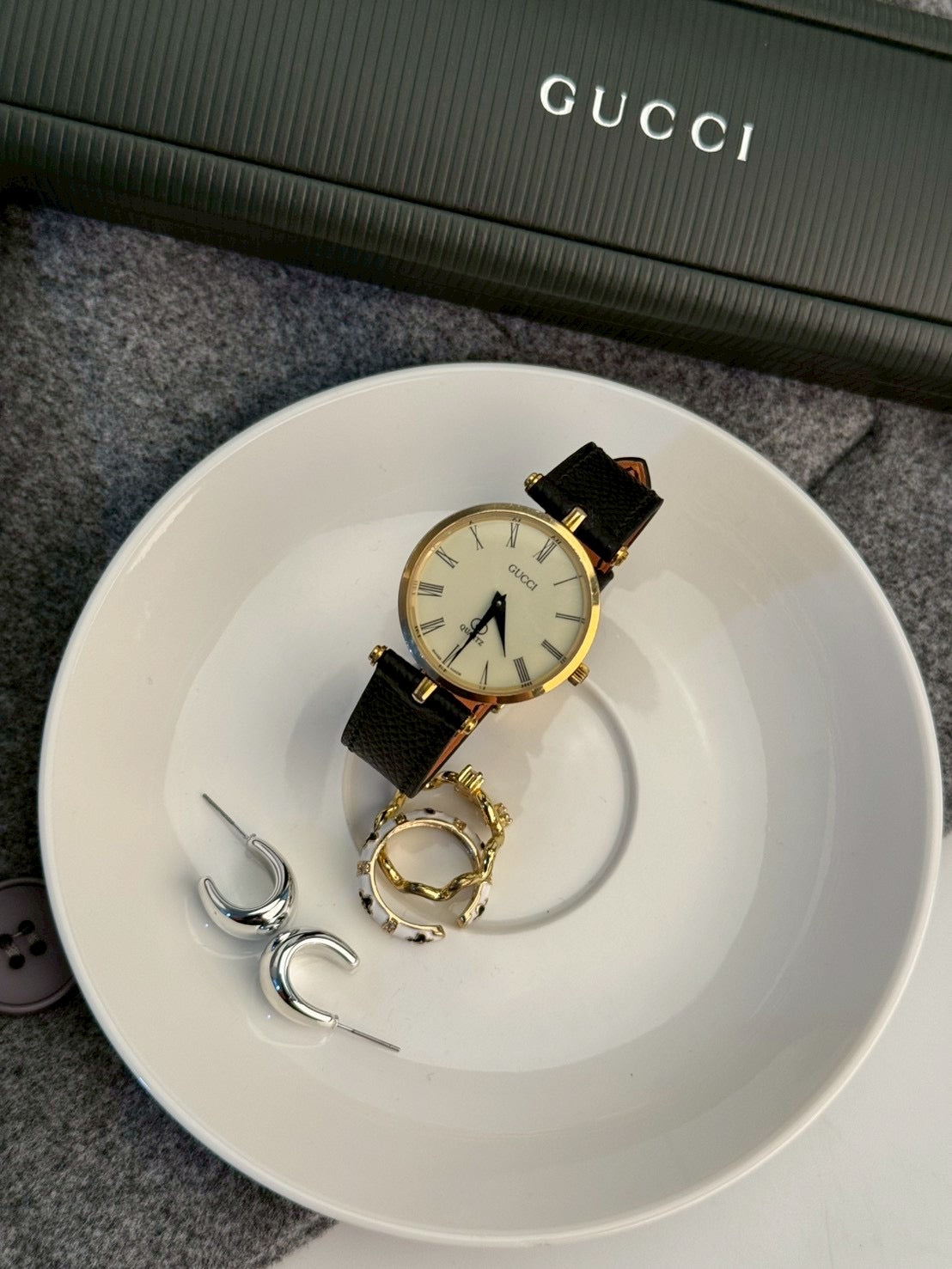gucci 2000l cream boy watch