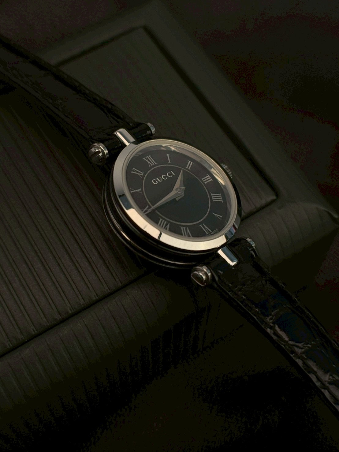 Gucci 2040L black dial c.9090