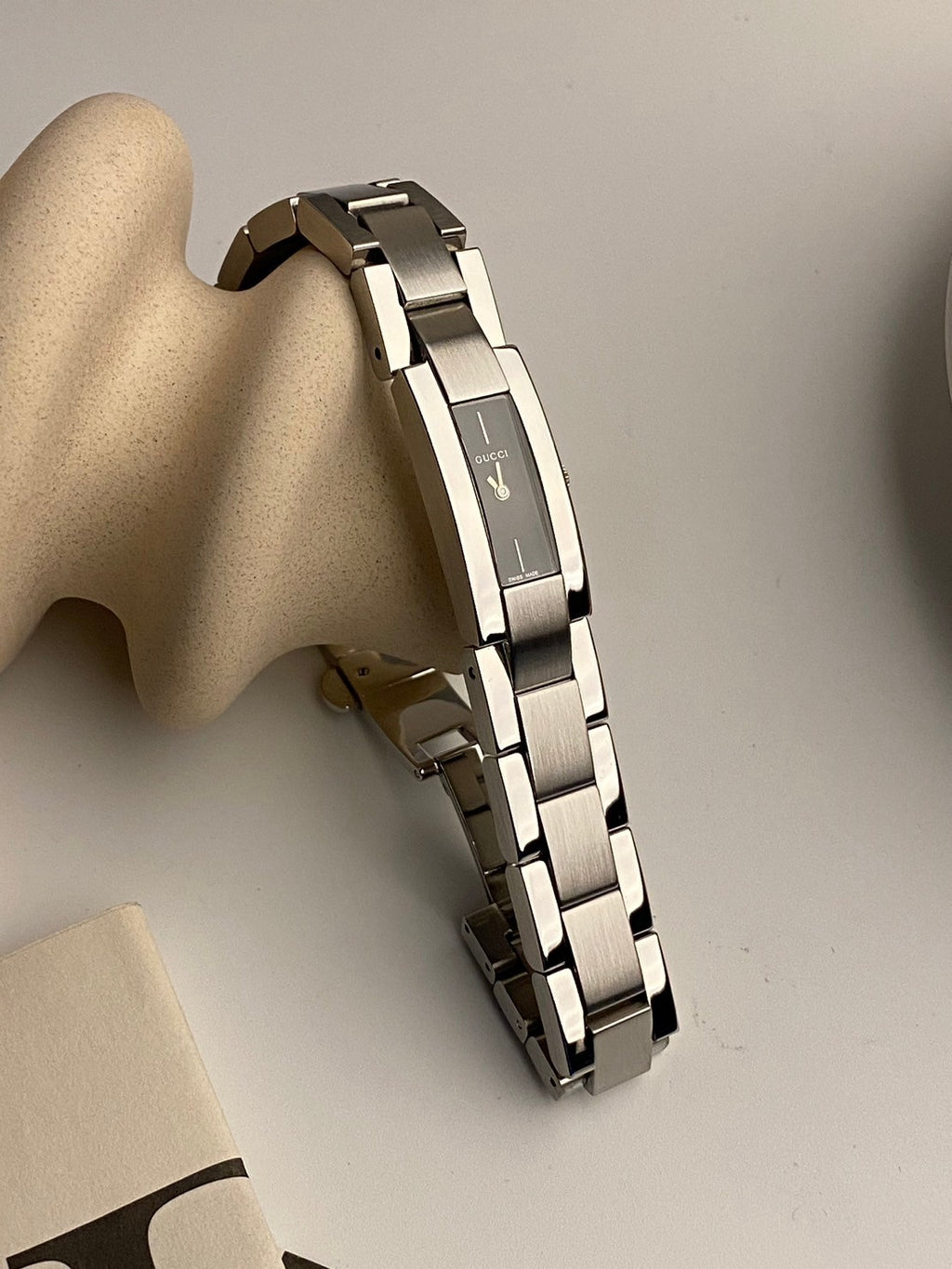 Gucci 4600L black dial