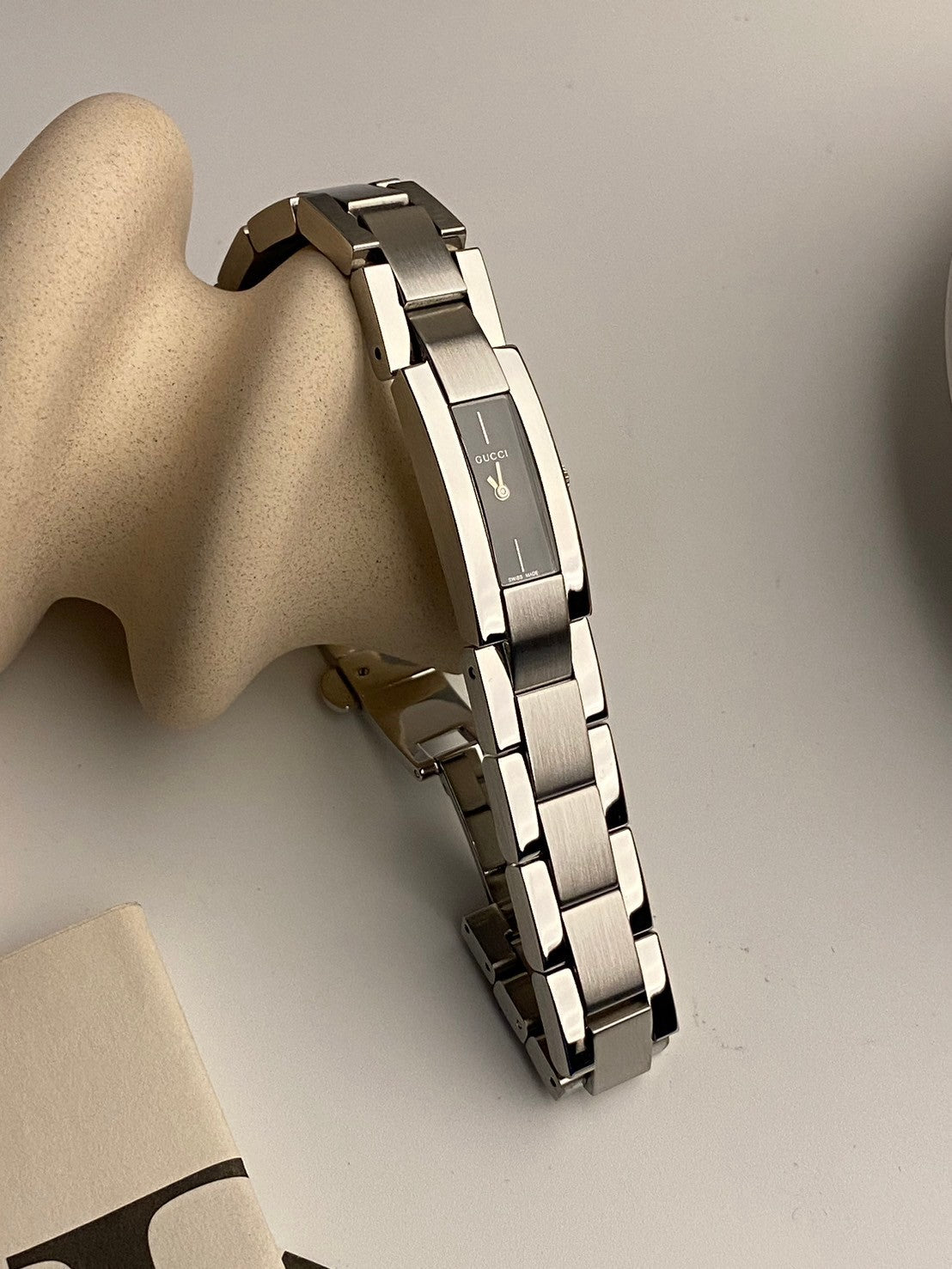 Gucci 4600L black dial