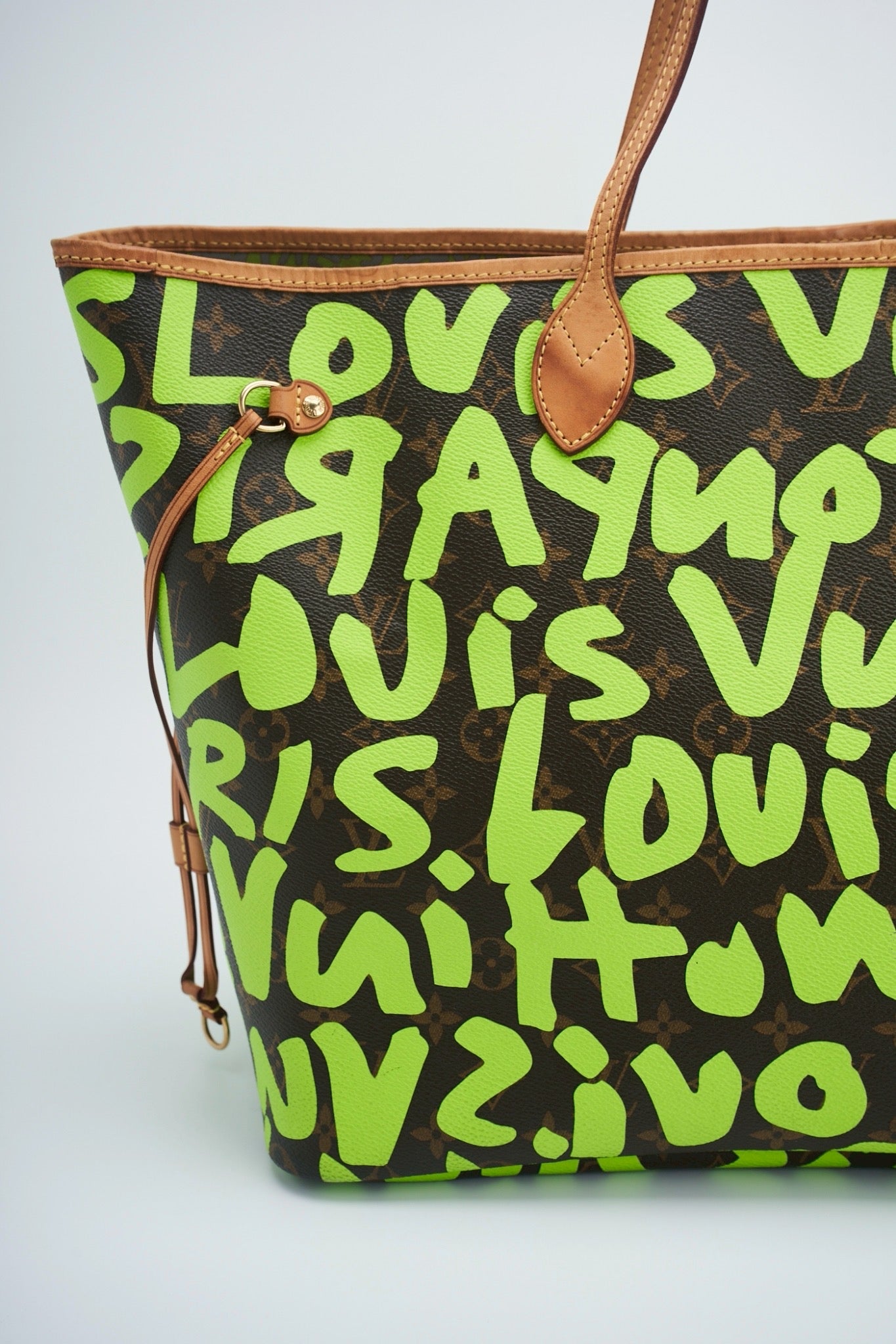 Lv graffiti neverfull green gm