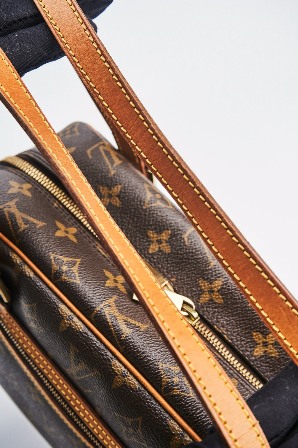 Louis vuitton cite mm size