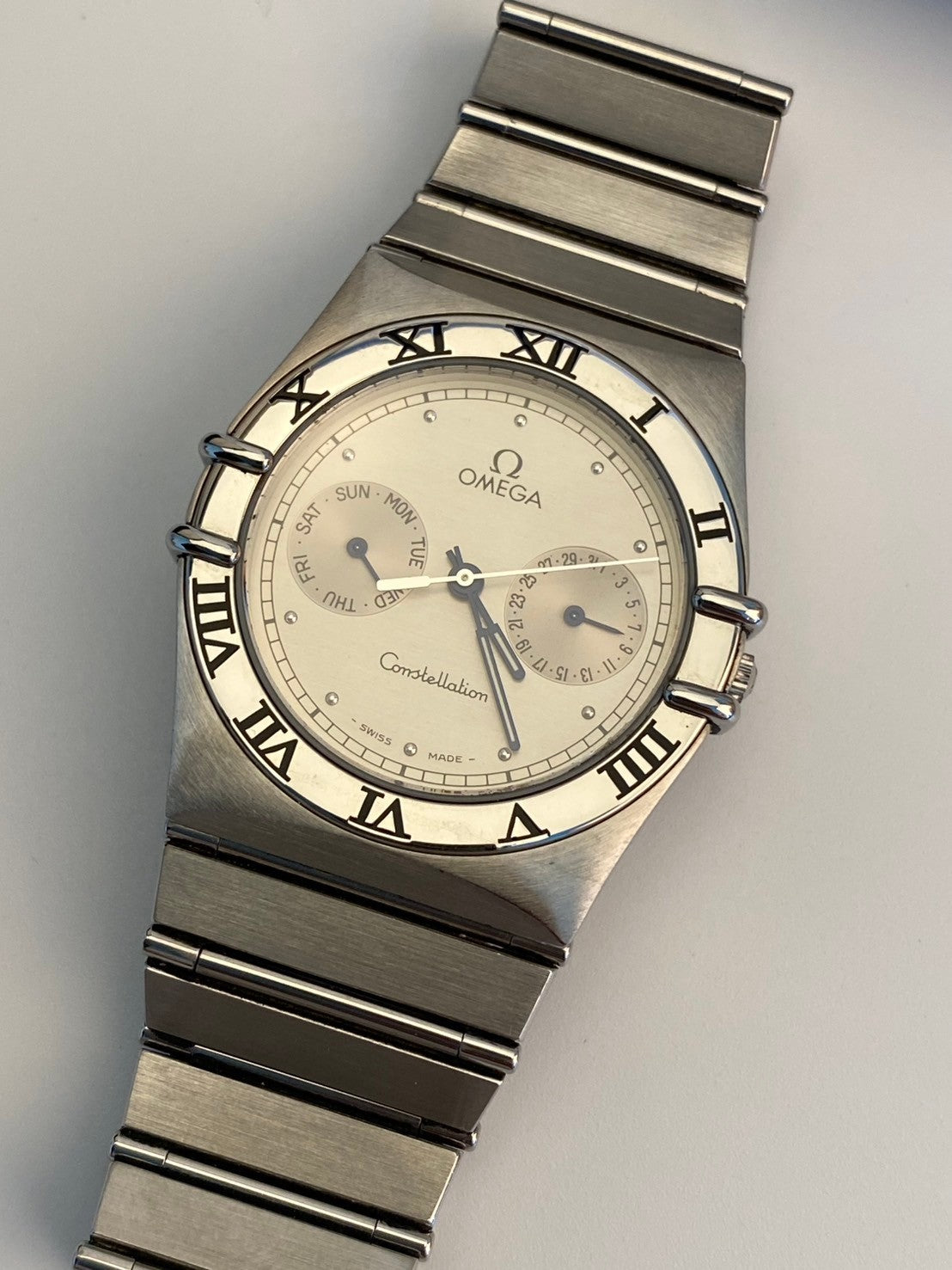 Omega constellation gray dial date c.8655