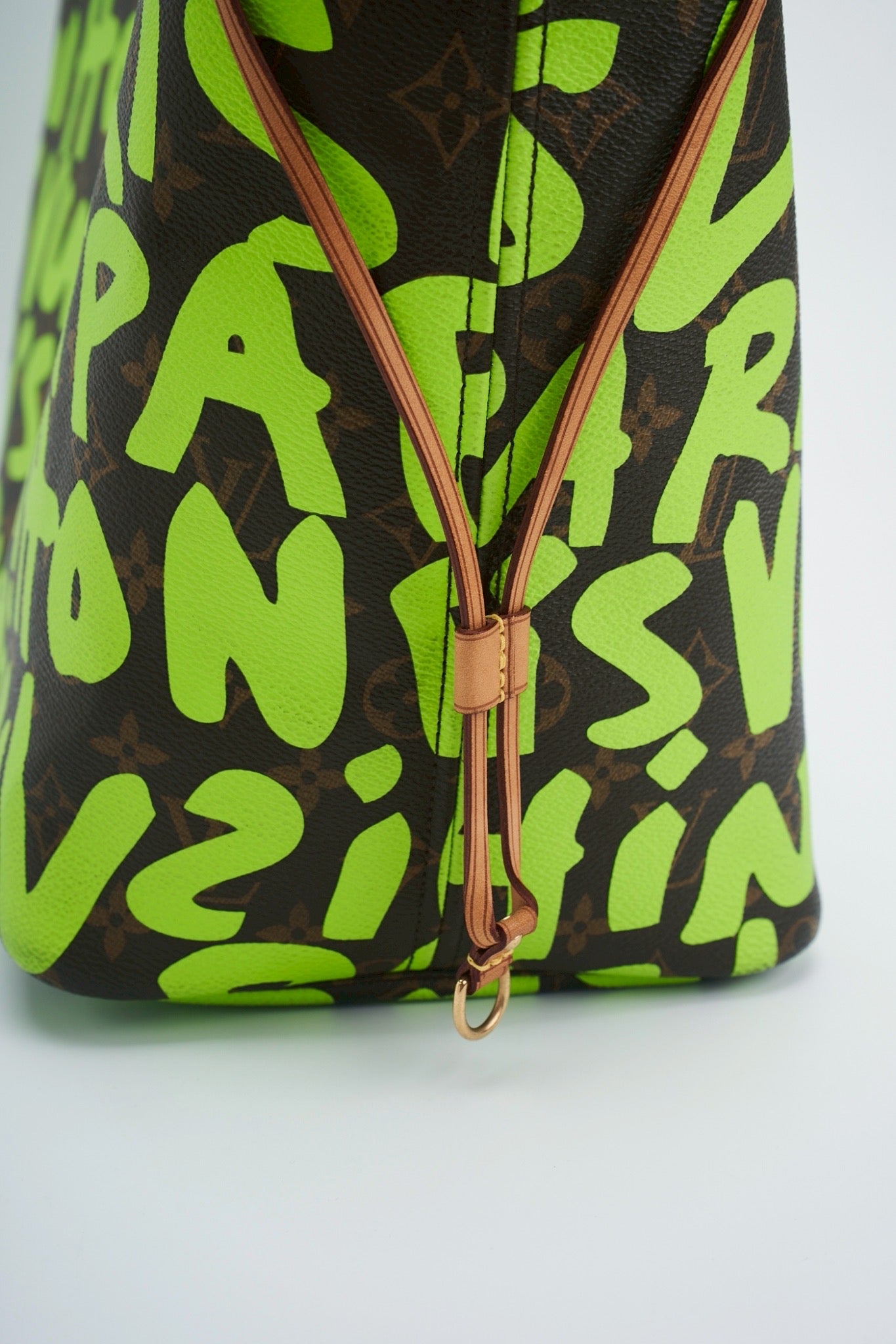 Lv graffiti neverfull green gm