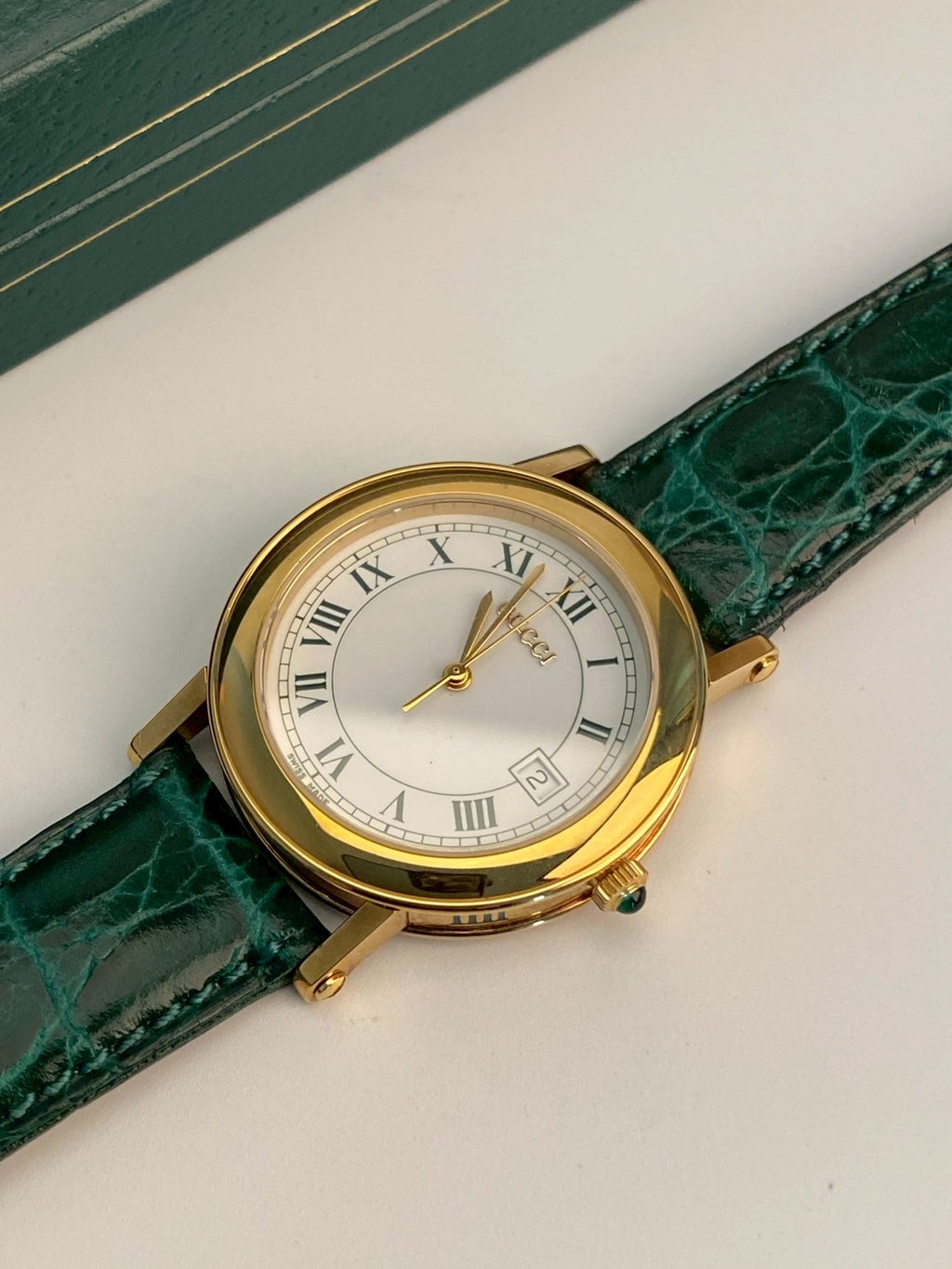 Gucci 7200M green strap date watch