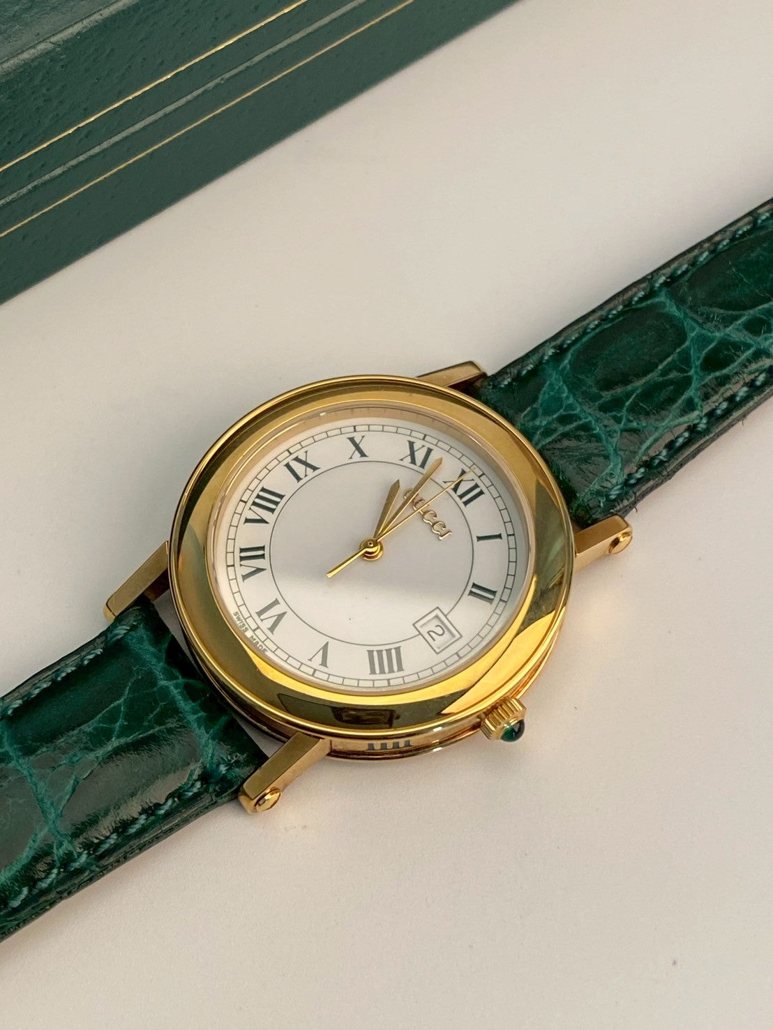 Gucci 7200M green strap date watch