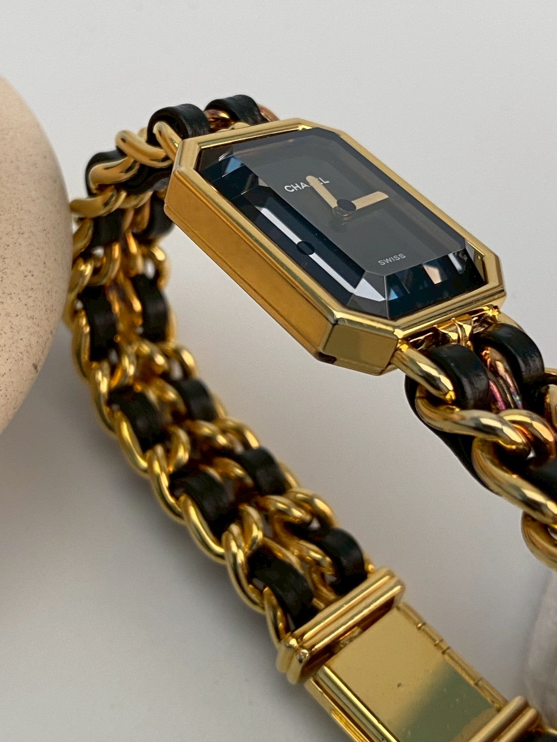 Chanel premiea size L c.5252