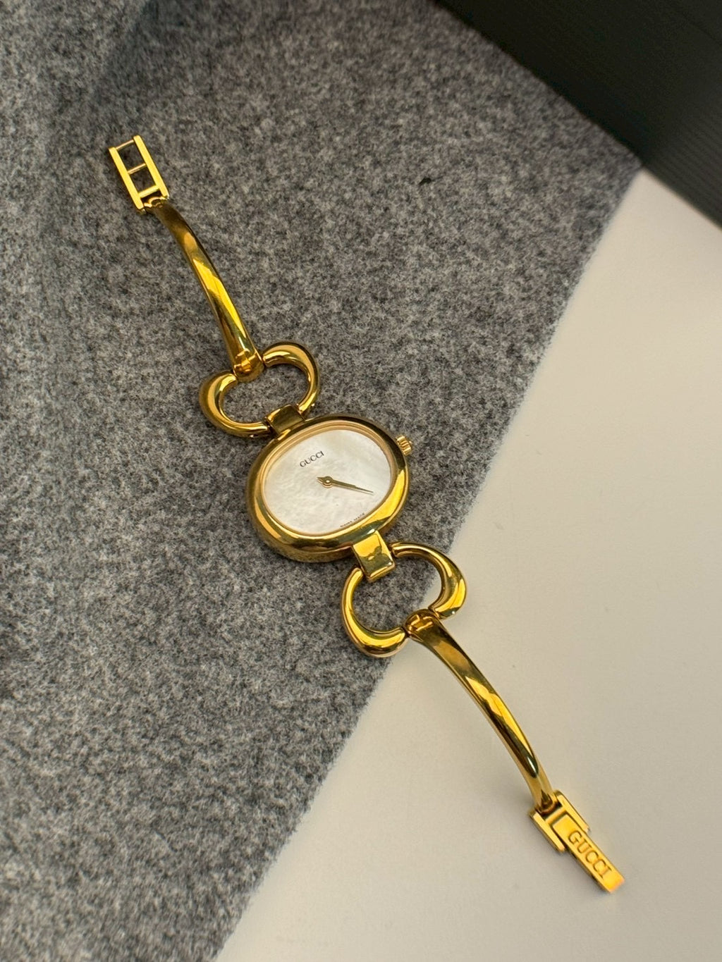 Gucci 1600 pearl c.8412