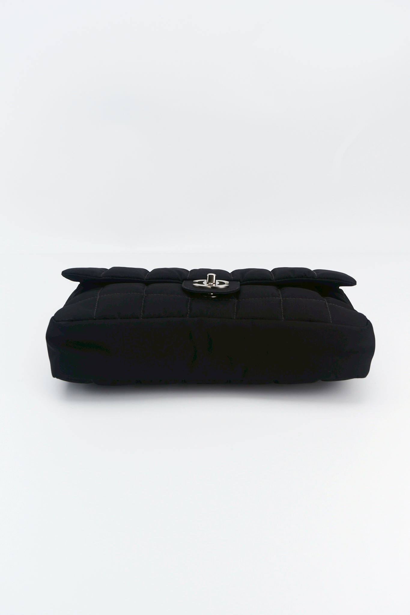 Chanel nylon easy flab “10