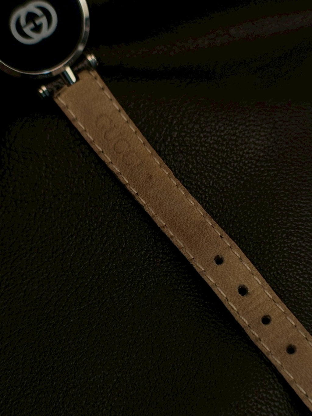 Gucci 2040L black dial c.9090