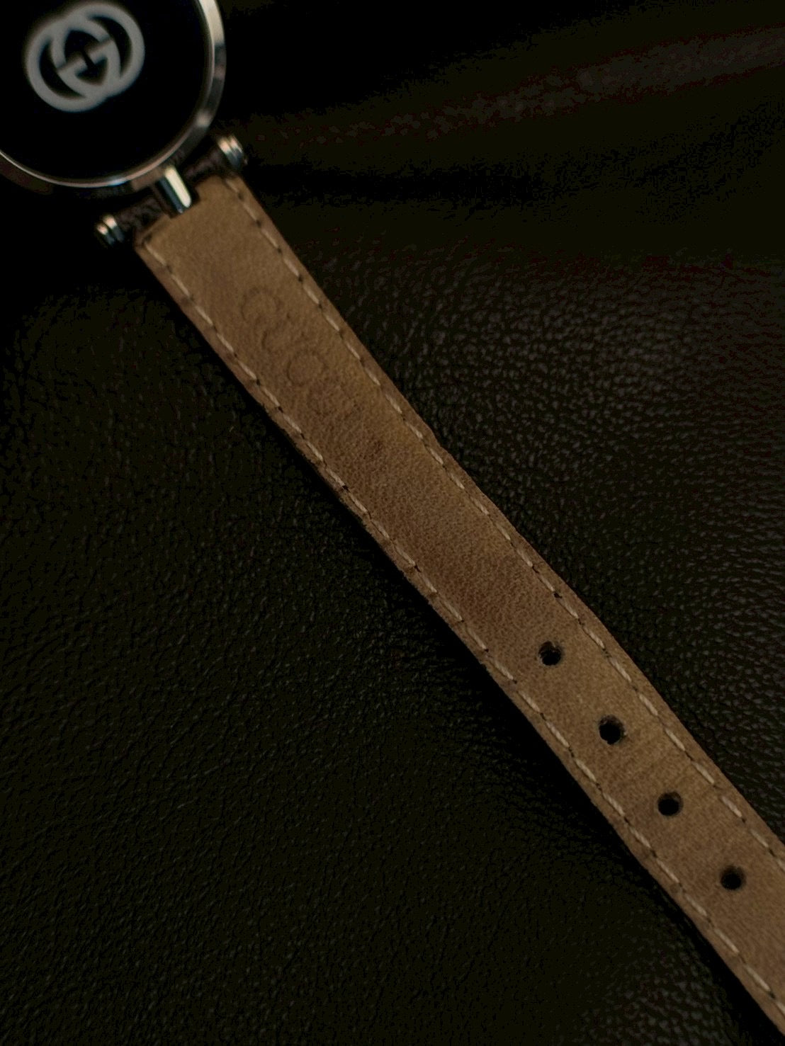 Gucci 2040L black dial c.9090
