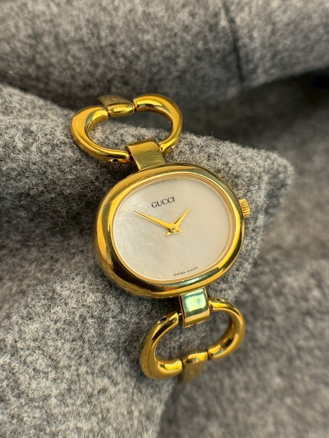 Gucci 1600 pearl c.8412