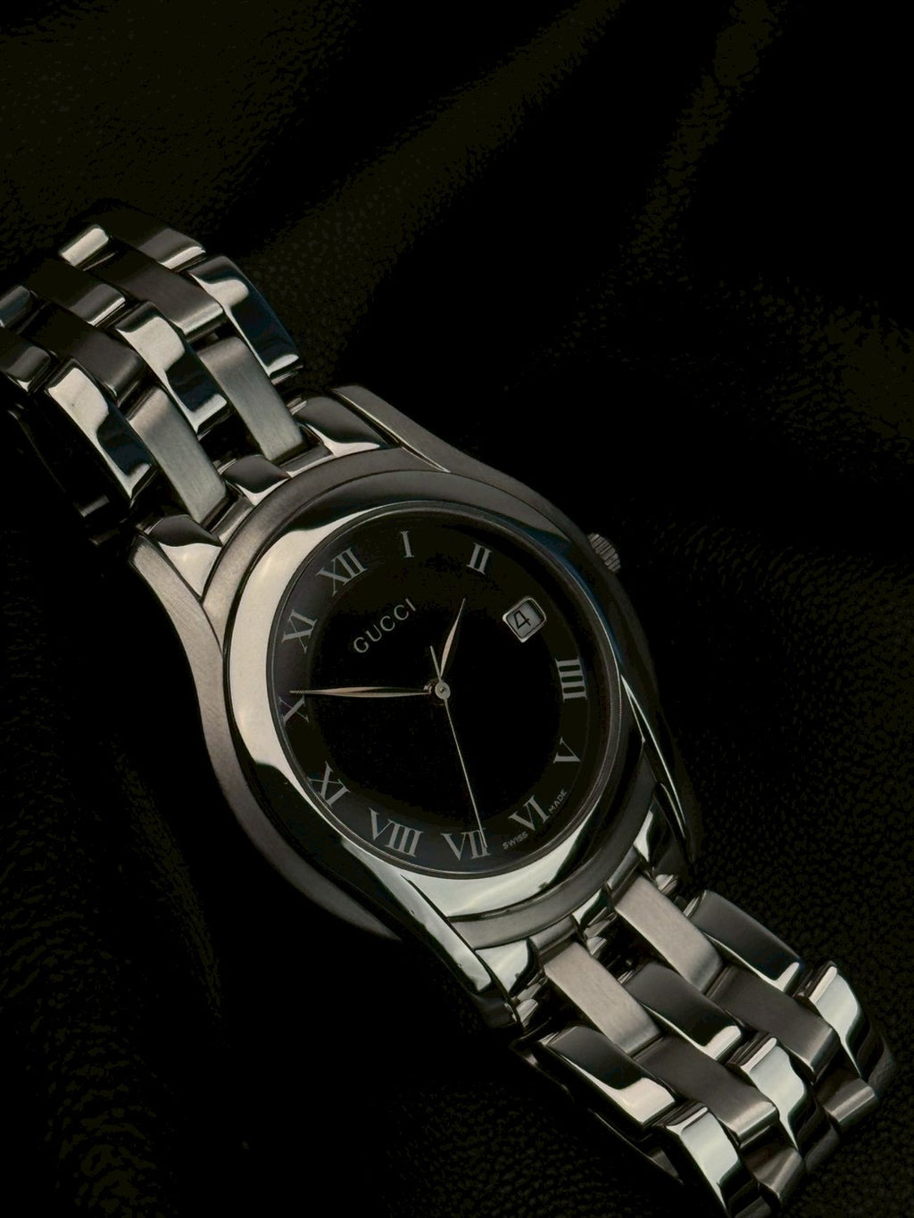 Gucci 5500m black dial date
