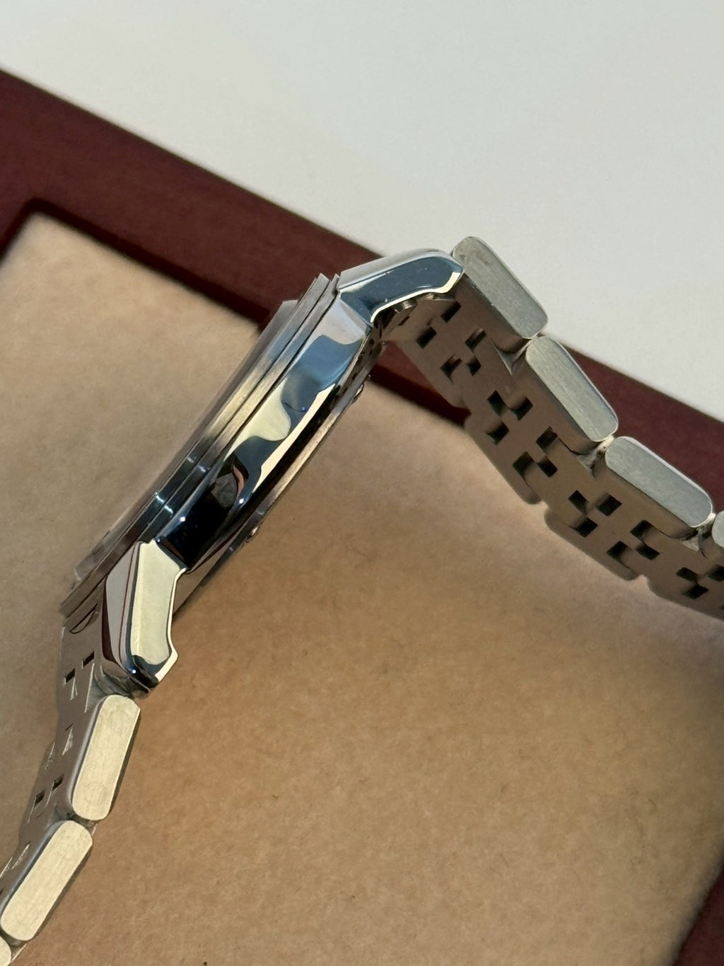 Hermes roman numerals c.8039