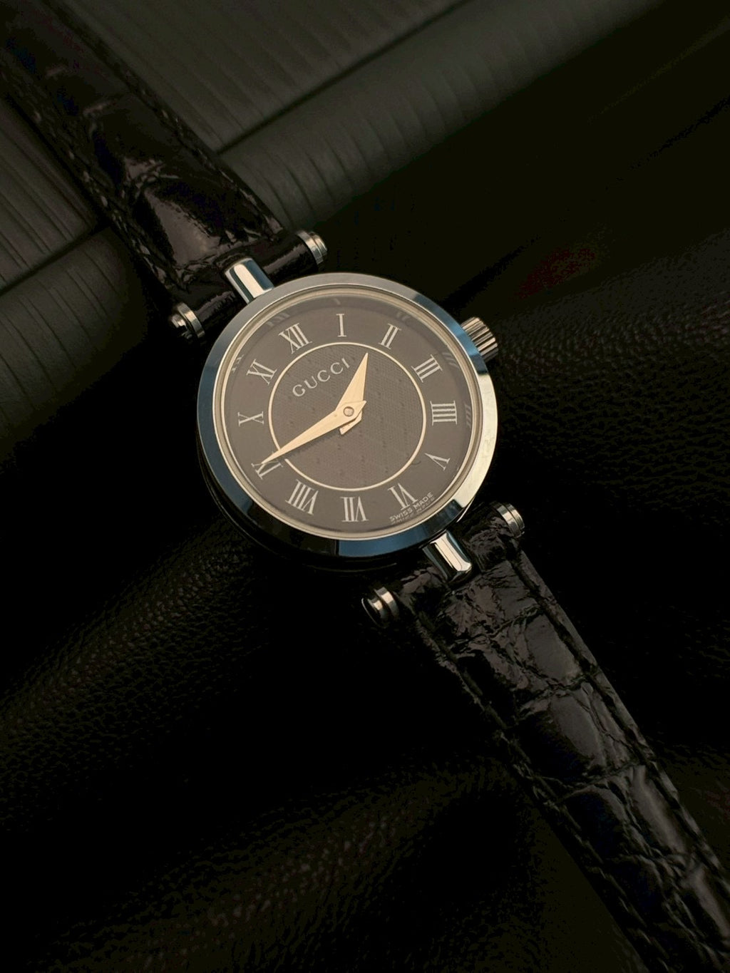 Gucci 2040L black dial c.9090