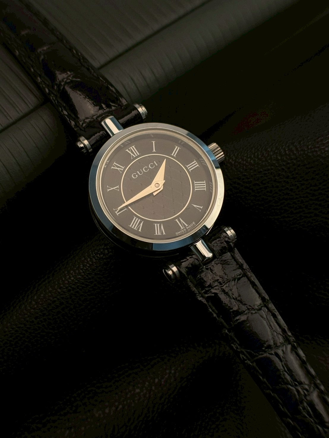 Gucci 2040L black dial c.9090