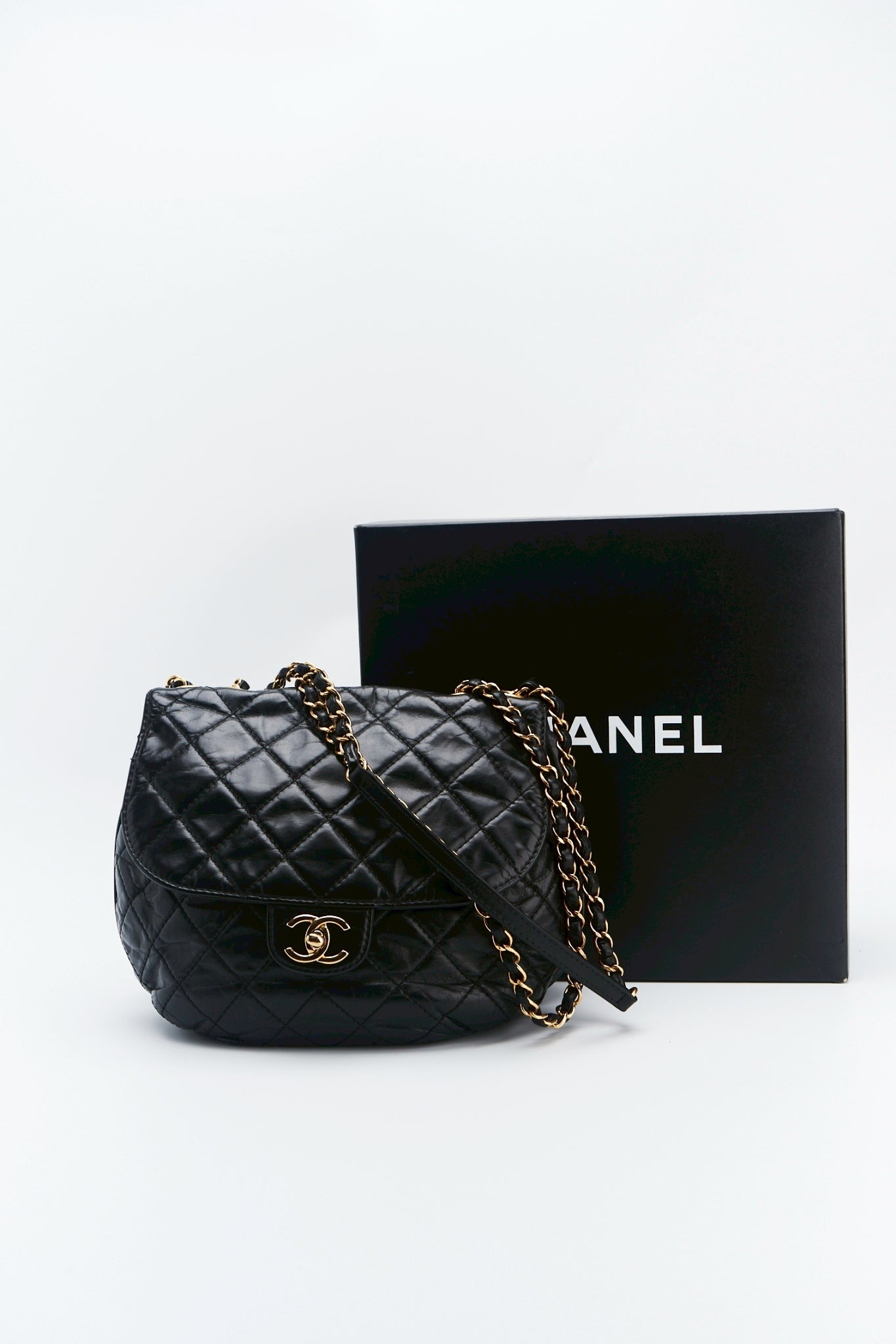 Chanel dubai messenger